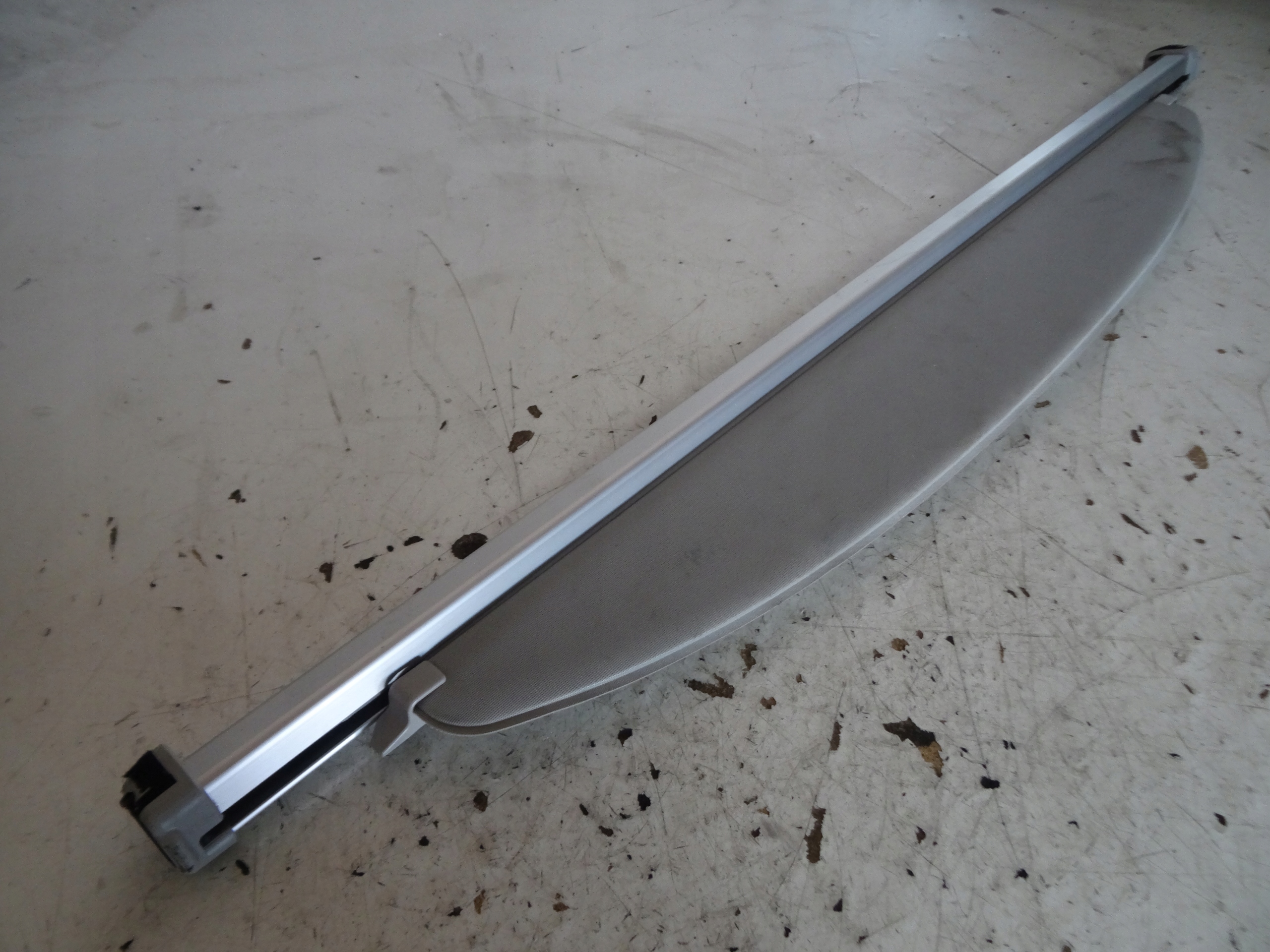 ROLETA BAGAŻNIKA TOYOTA PRIUS III