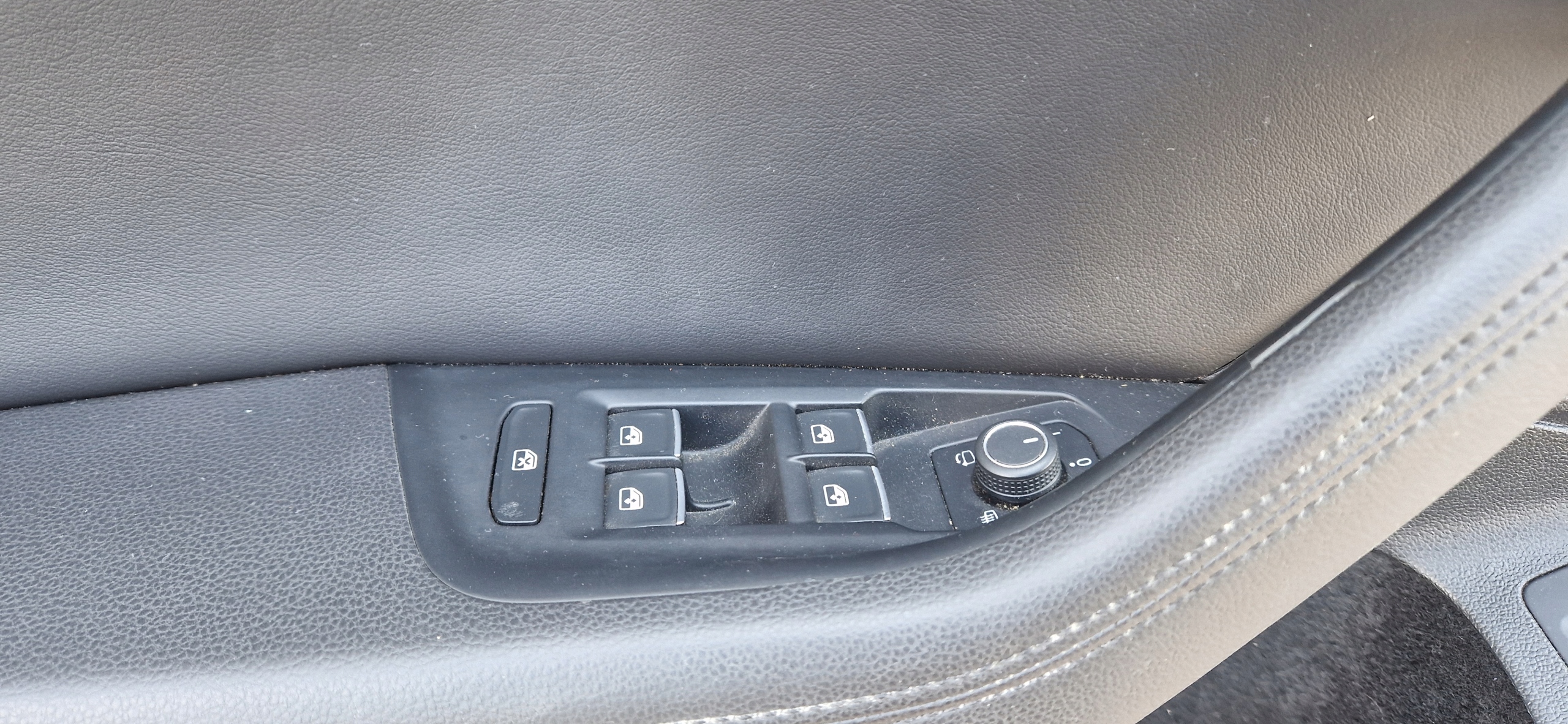 side PASSAT B8 sedan leather mouldings ALU as new