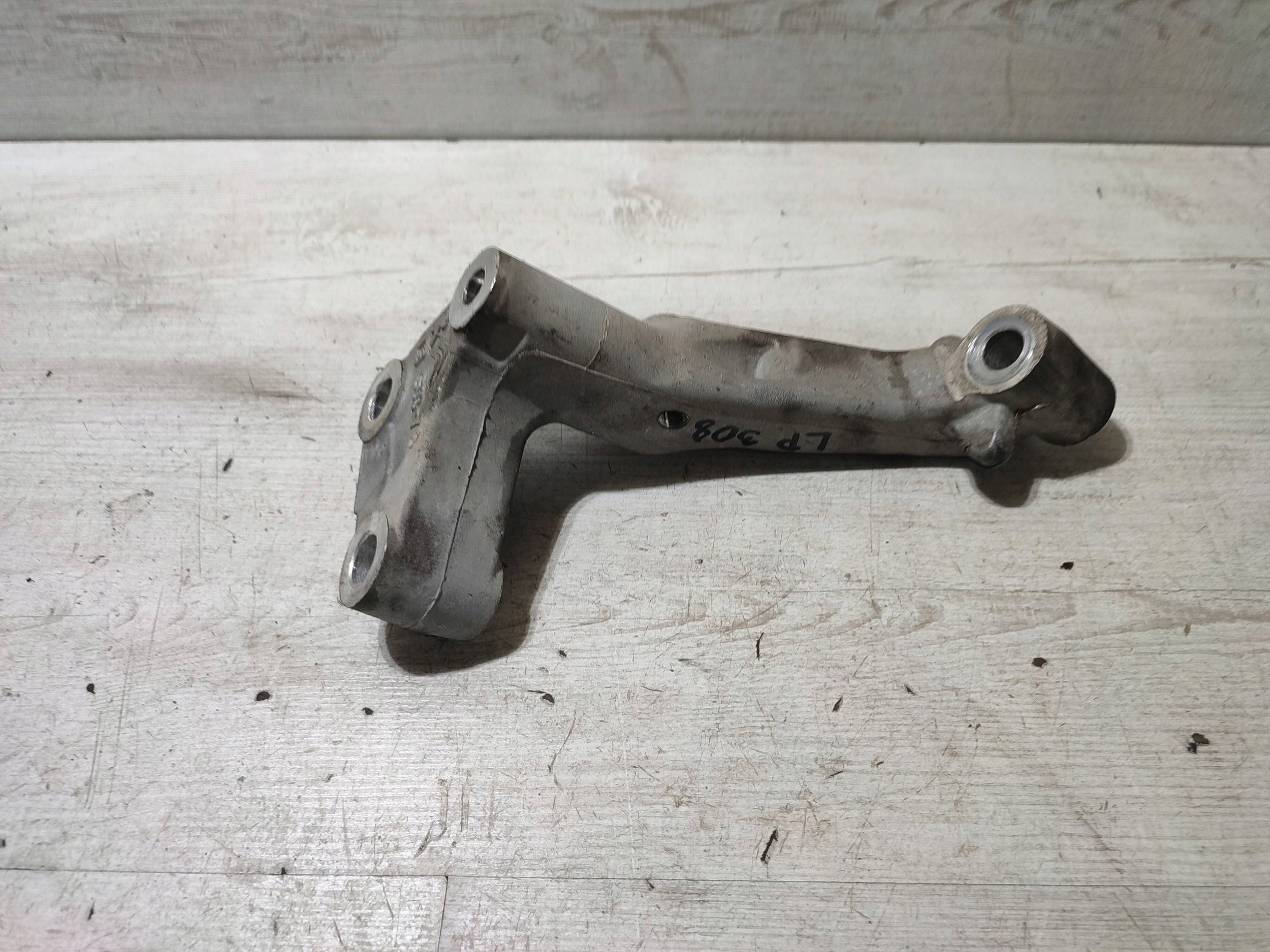 Peugeot 308 2019 front side left arm front