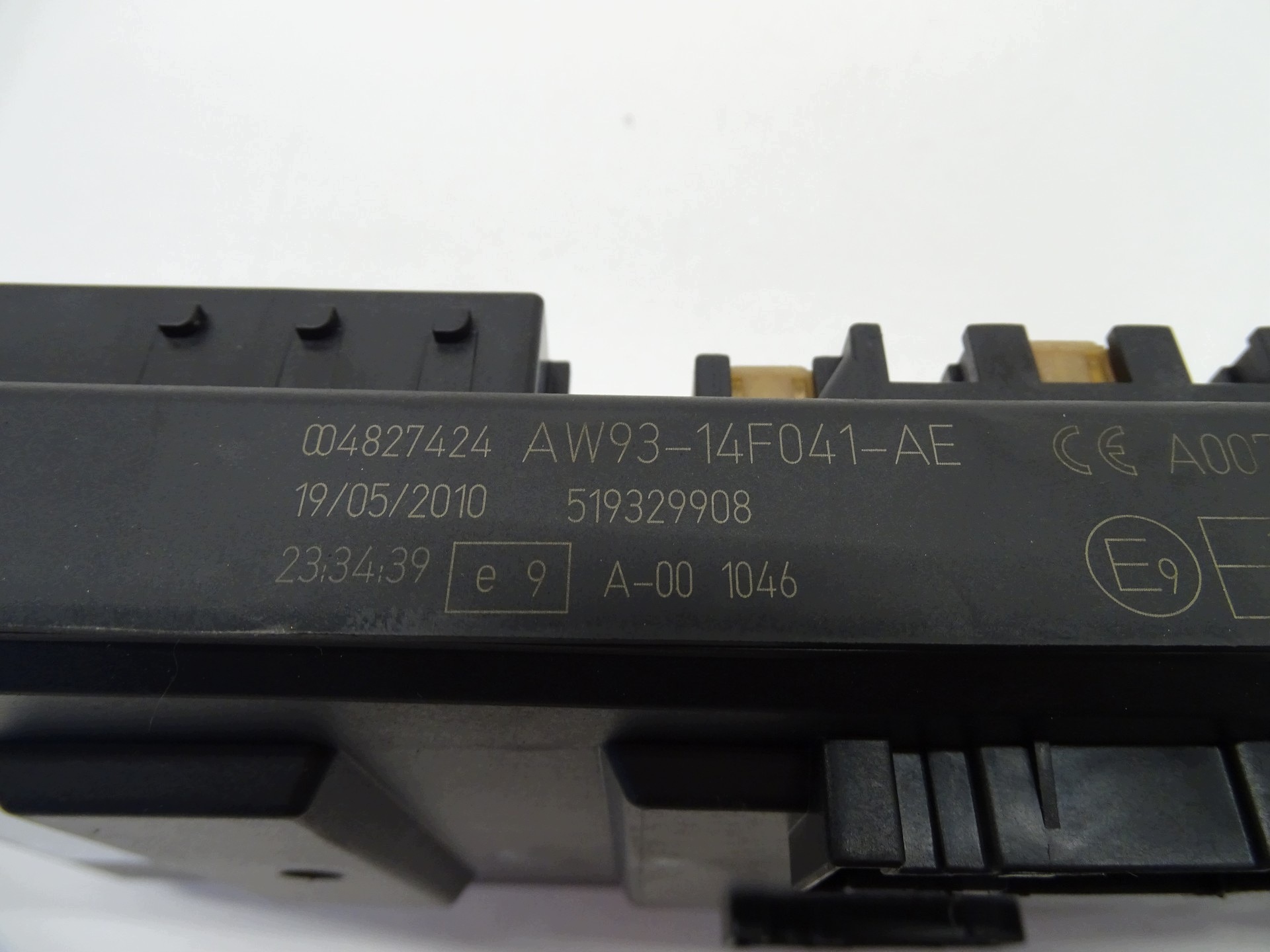 fuse box JAGUAR XJ X351 AW93-14F041-AE