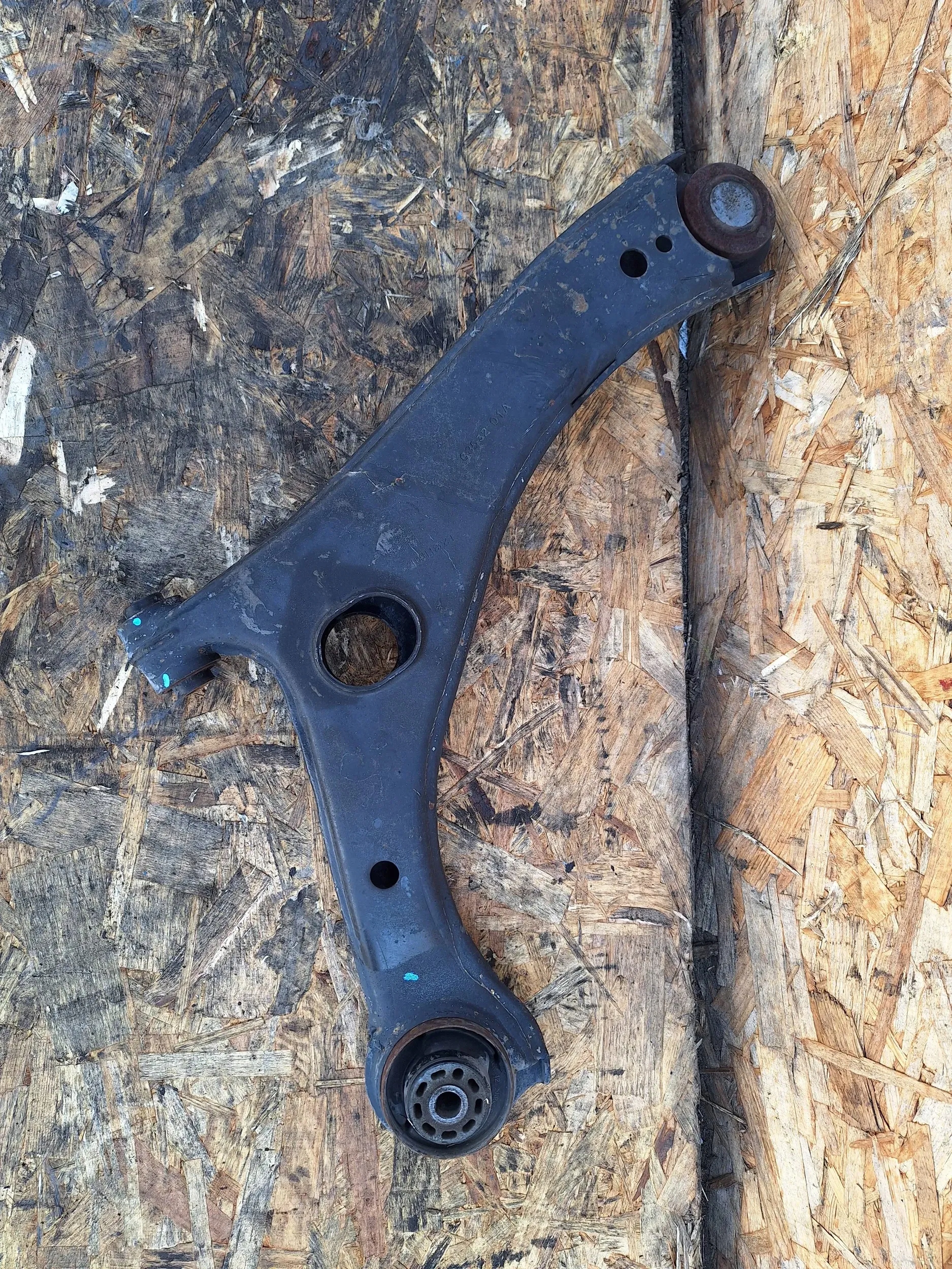 arm left front CHRYSLER VOYAGER V LANCIA 08-15 P68157179AA