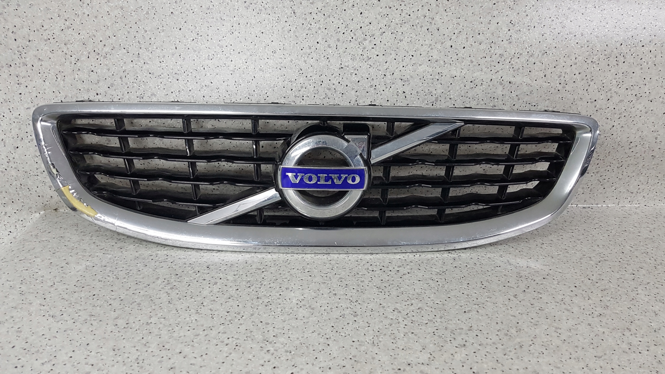 VOLVO C70 CABRIO 2010 - maska D 8813