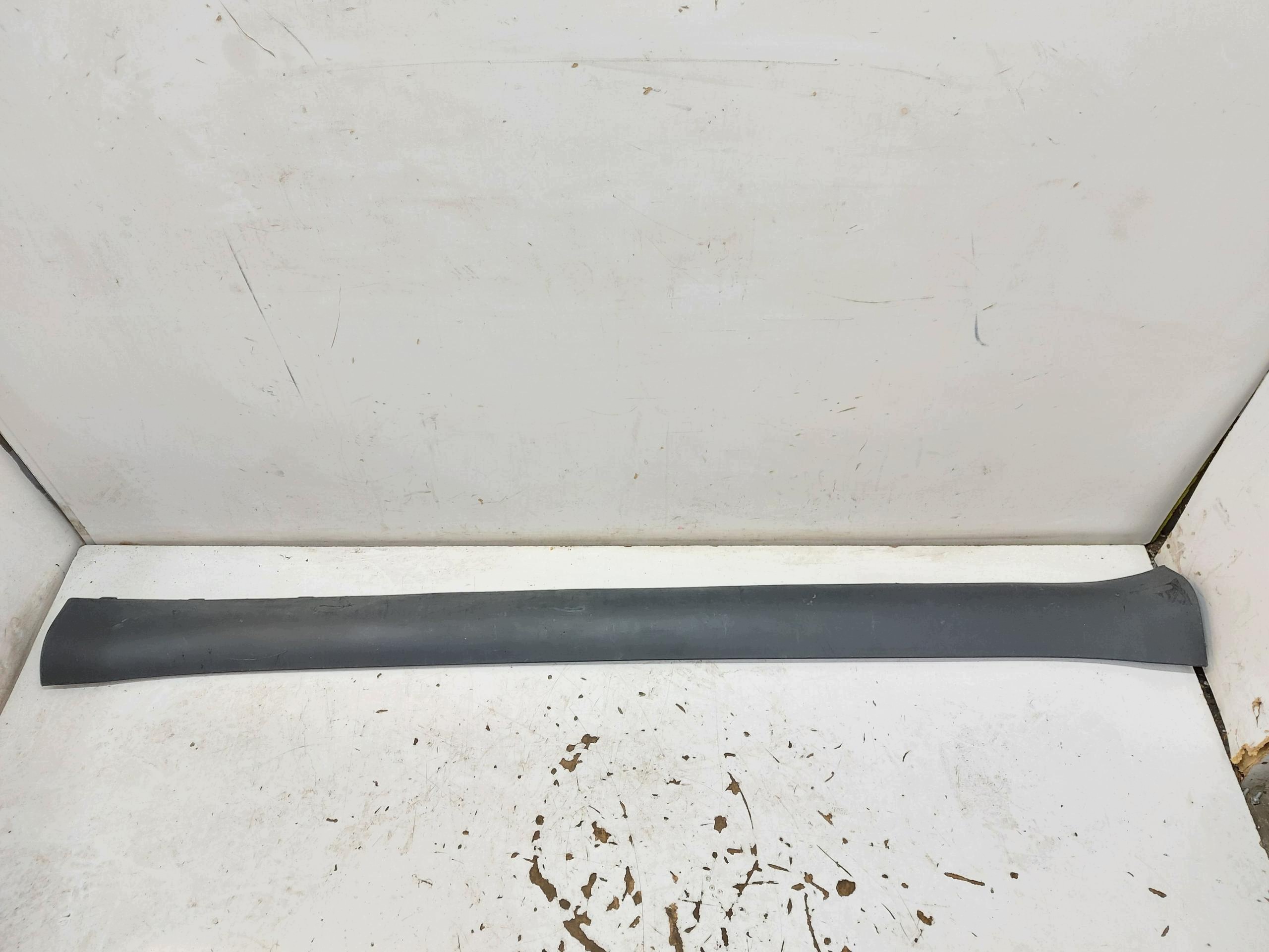 TESLA MODEL Y 2024r, moulding threshold right 1493632-00-B