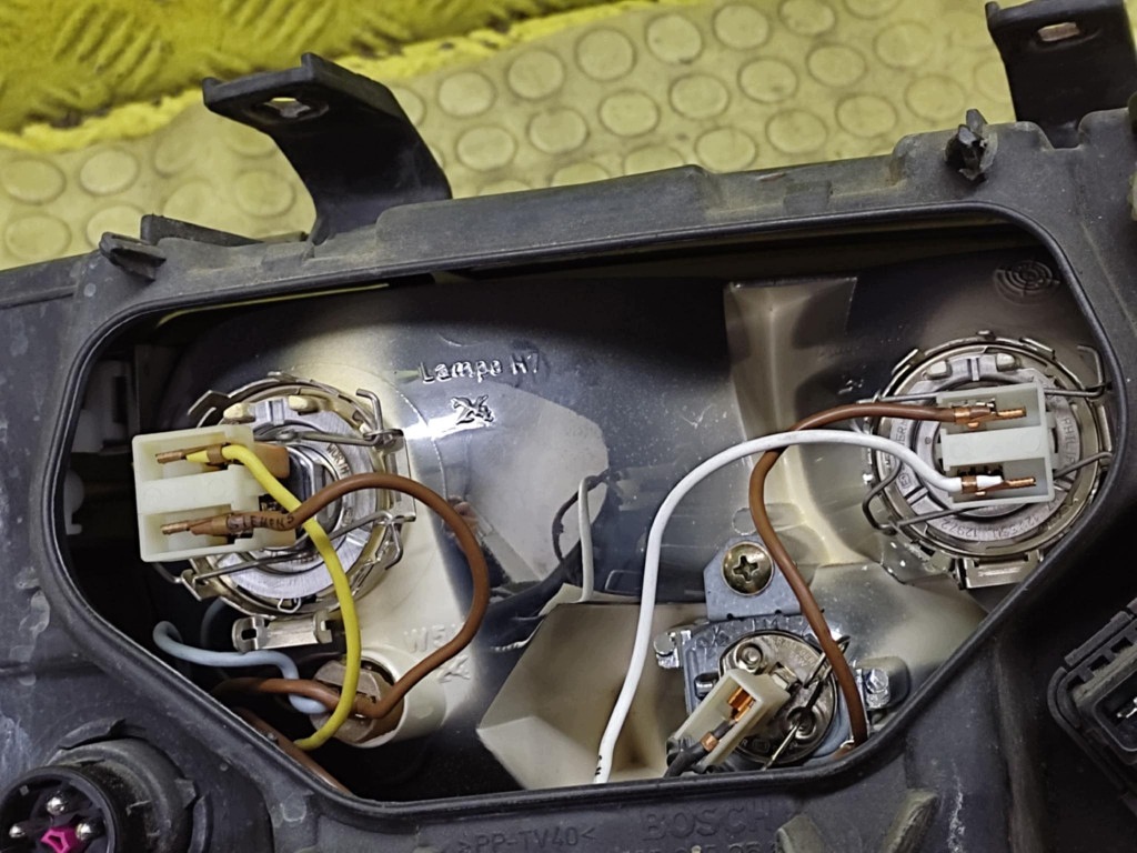 AUDI A4 B5 REFLEKTOR licht links vorne 8D0941003E