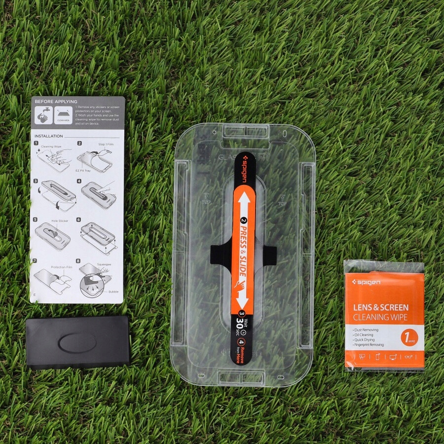 Szkło hartowane Spigen EZ Fit do iPhone 15 Pro Typ 2,5D