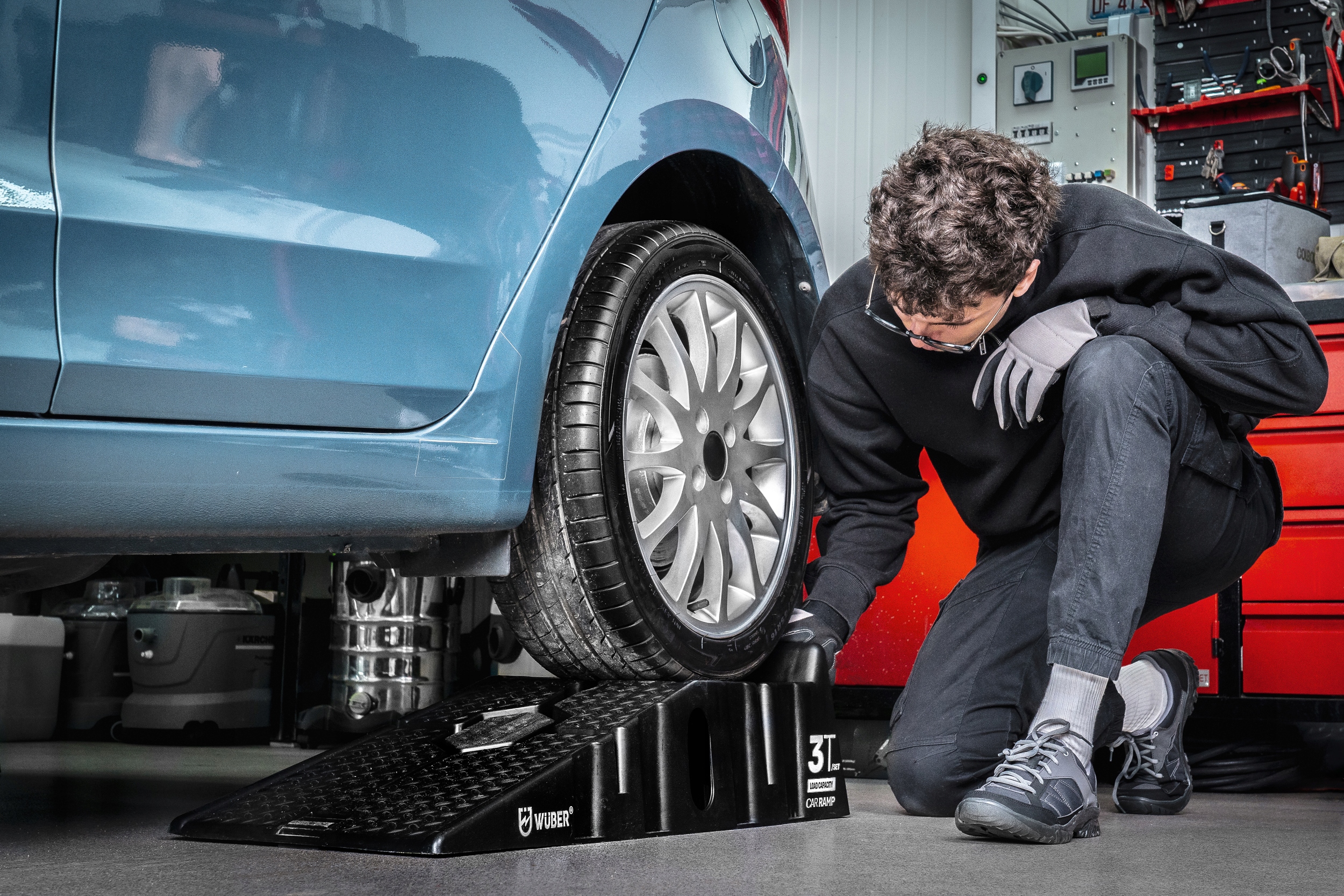 2 SZT NAJAZDY SAMOCHODOWE WARSZTATOWE SZEROKIE RAMPY PLATFORMY NAJAZDOWE 3T Kod producenta W95001 NAJAZDY SAMOCHODOWE