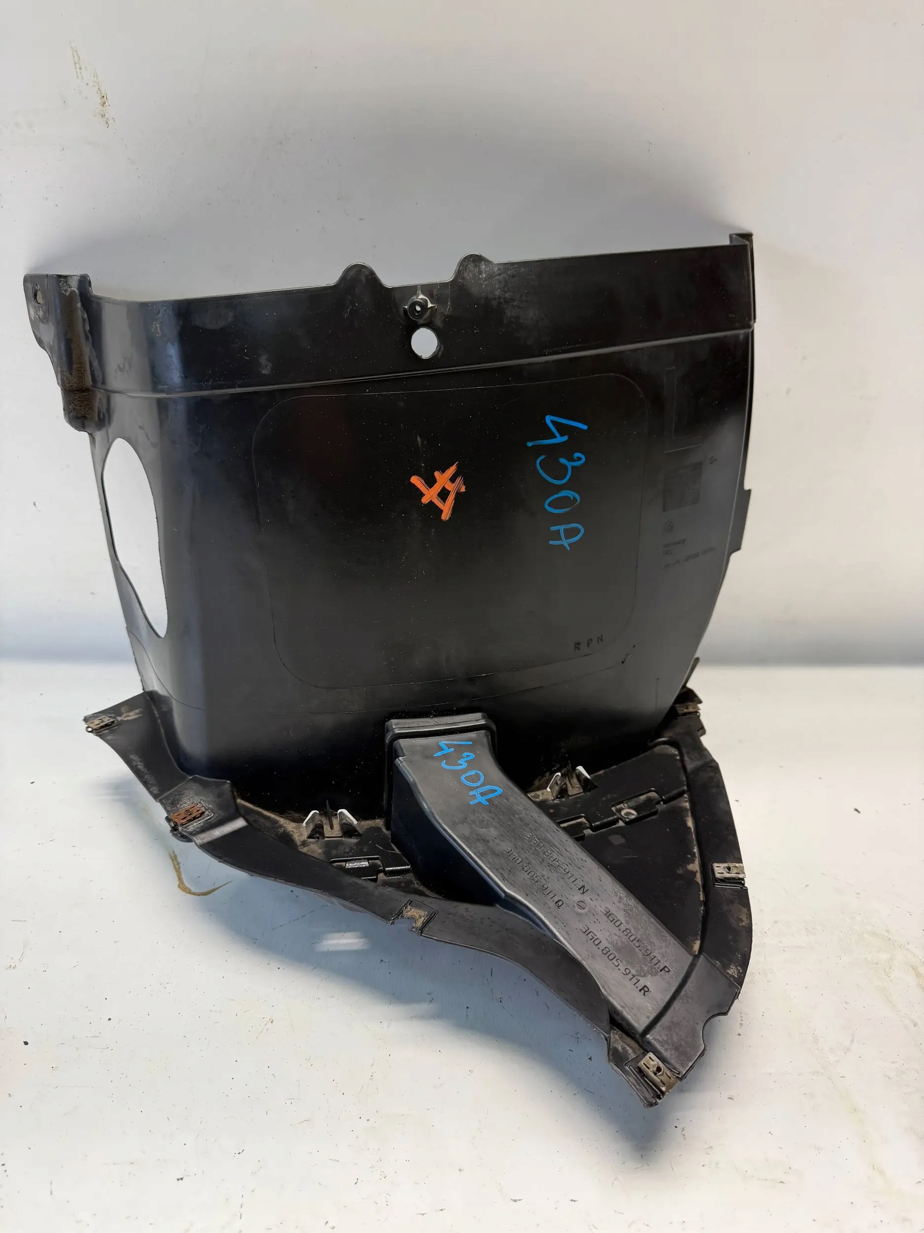 VW PASSAT B8 VOLKSWAGEN 3G0 NADKOLE LEWE NAROŻNIK BOCZEK TRÓJKĄT 3G0805911