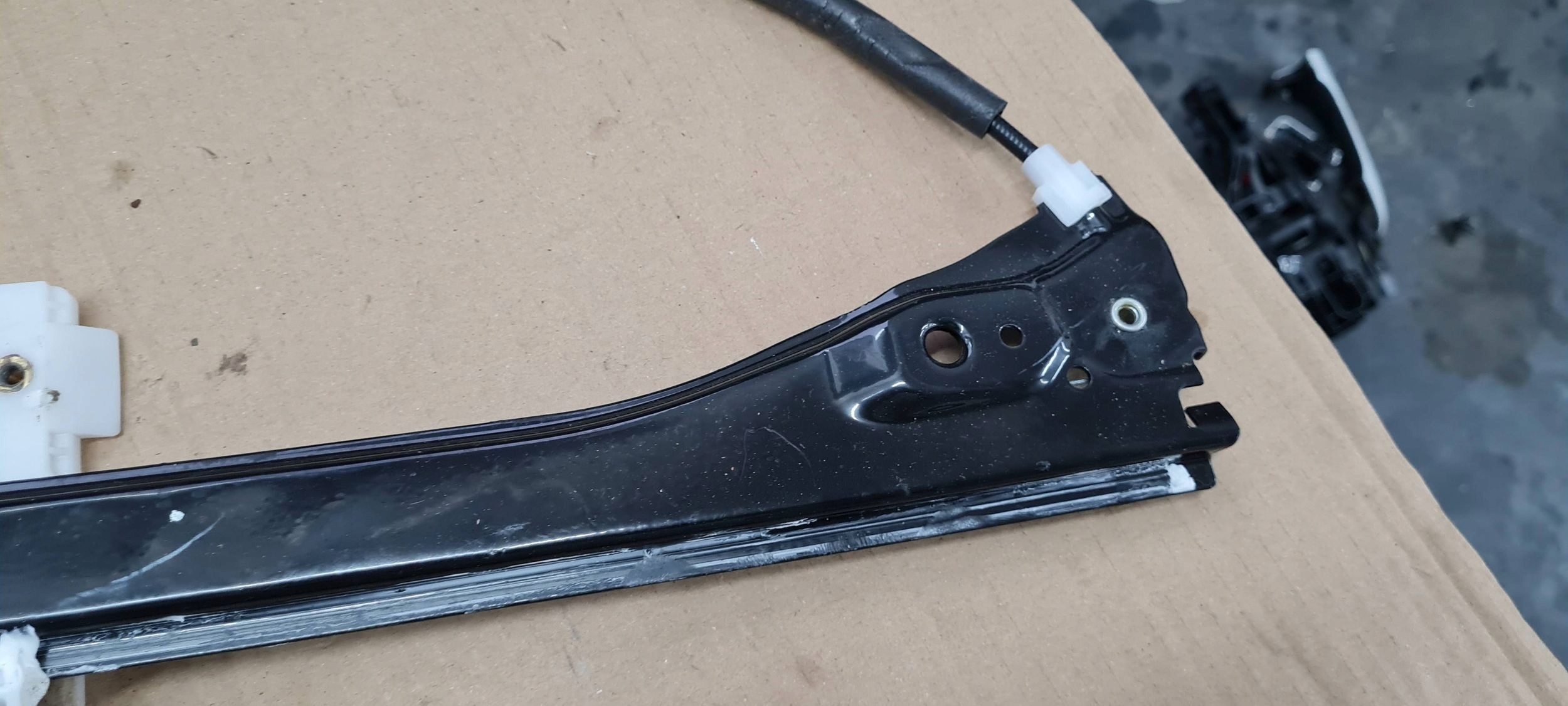 Chrysler Pacifica 2022 window regulator mechanism right rear part