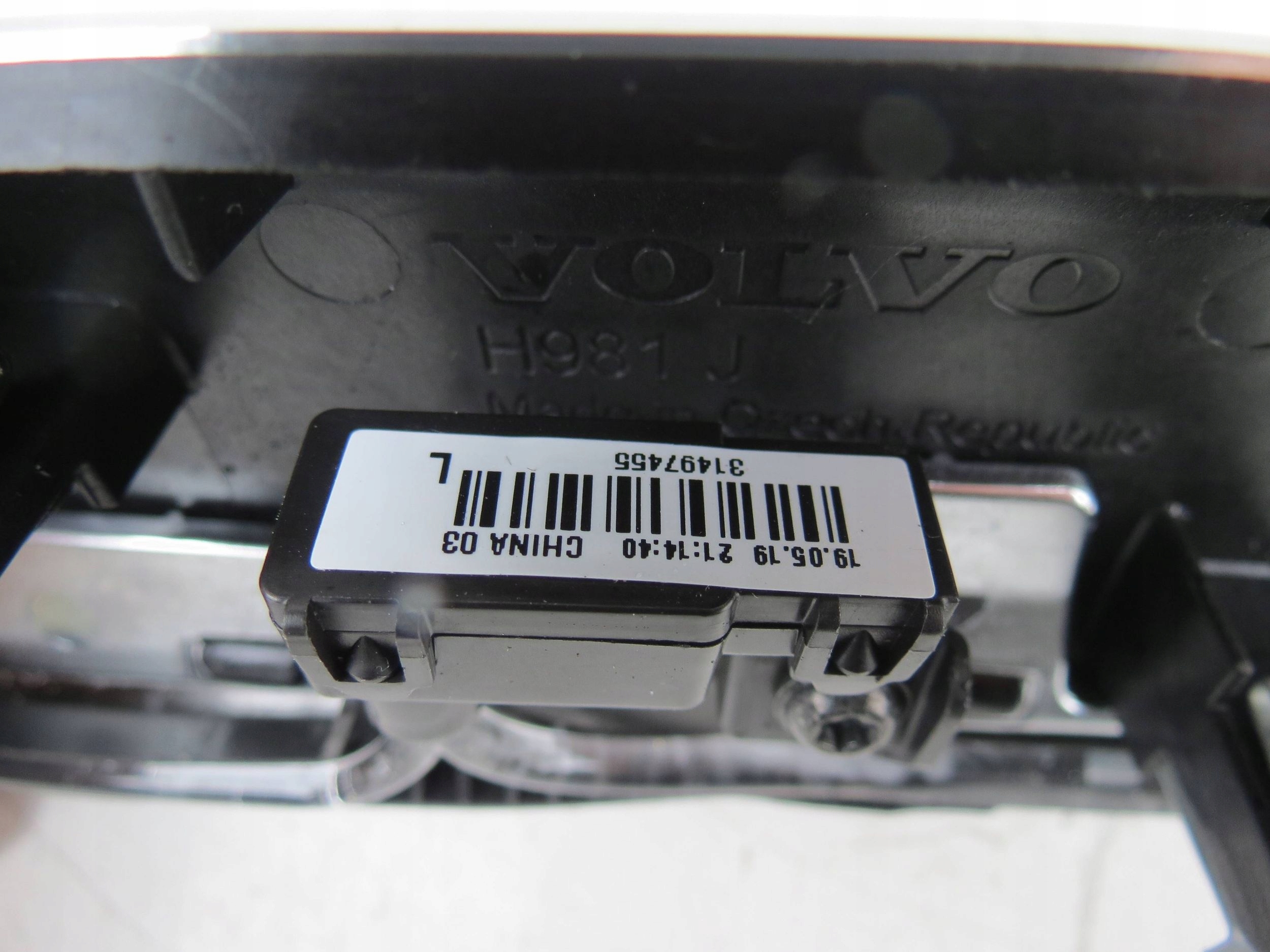 decorative trim left front VOLVO S90 II 2.0 D 190KM 2016-2021R 31699339