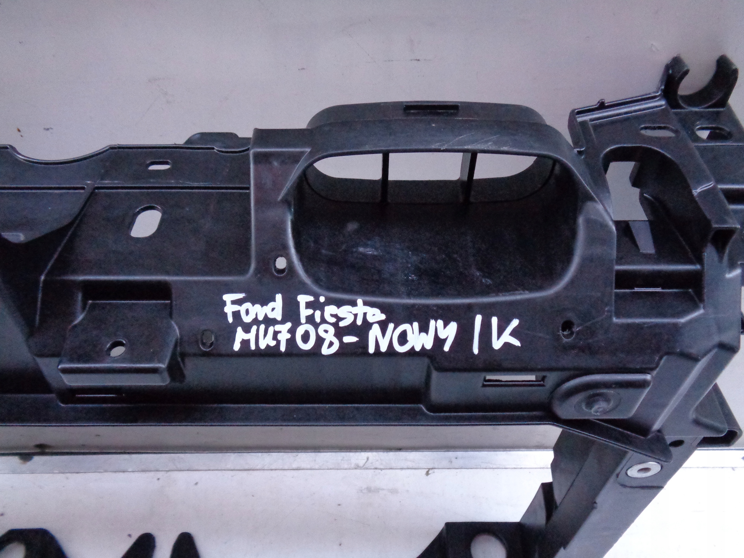 NO-WE-- bar, wall front FORD FIESTA MK7 08