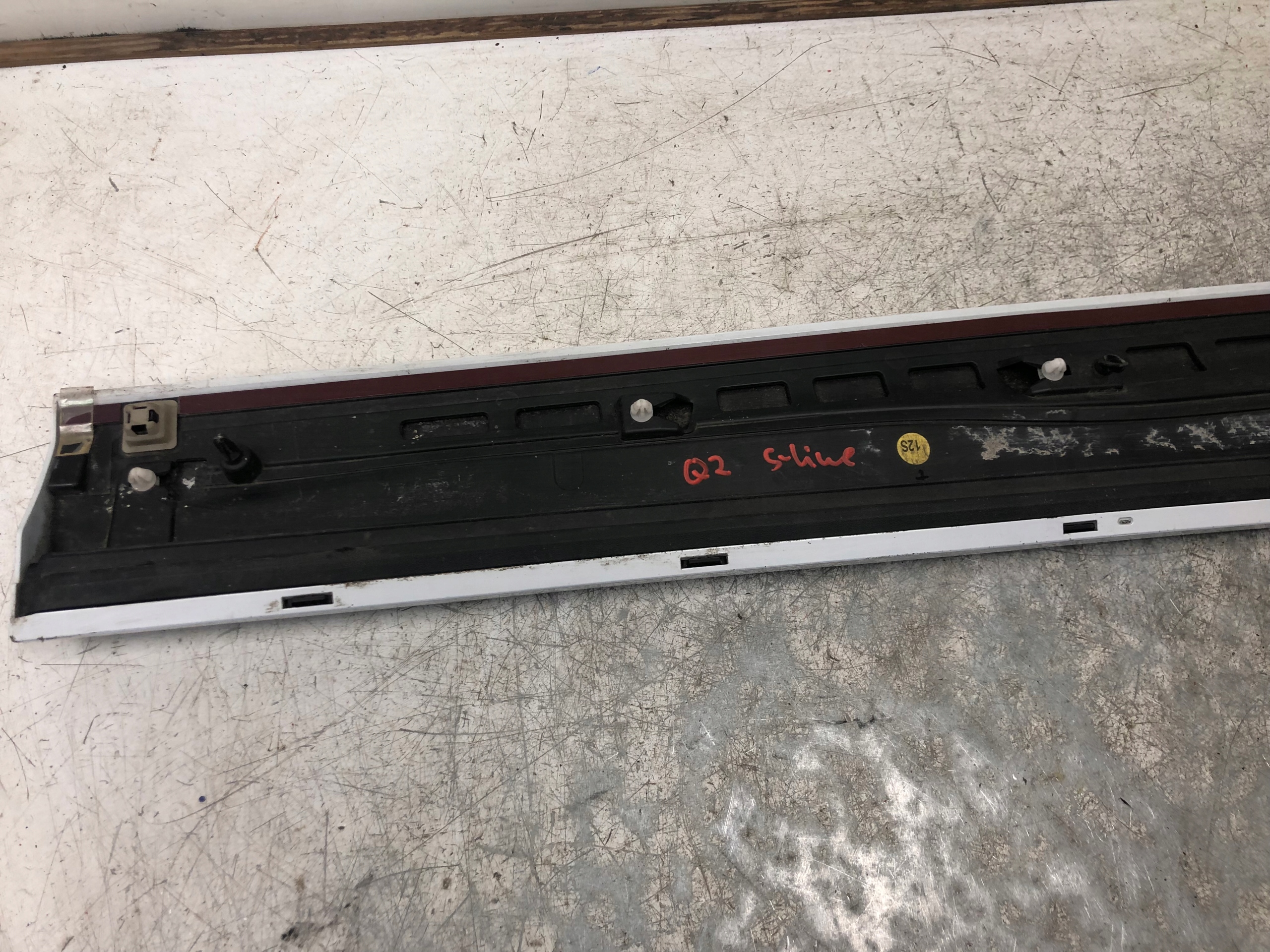 AUDI Q2 S-LINE moulding door right front 81A853960A