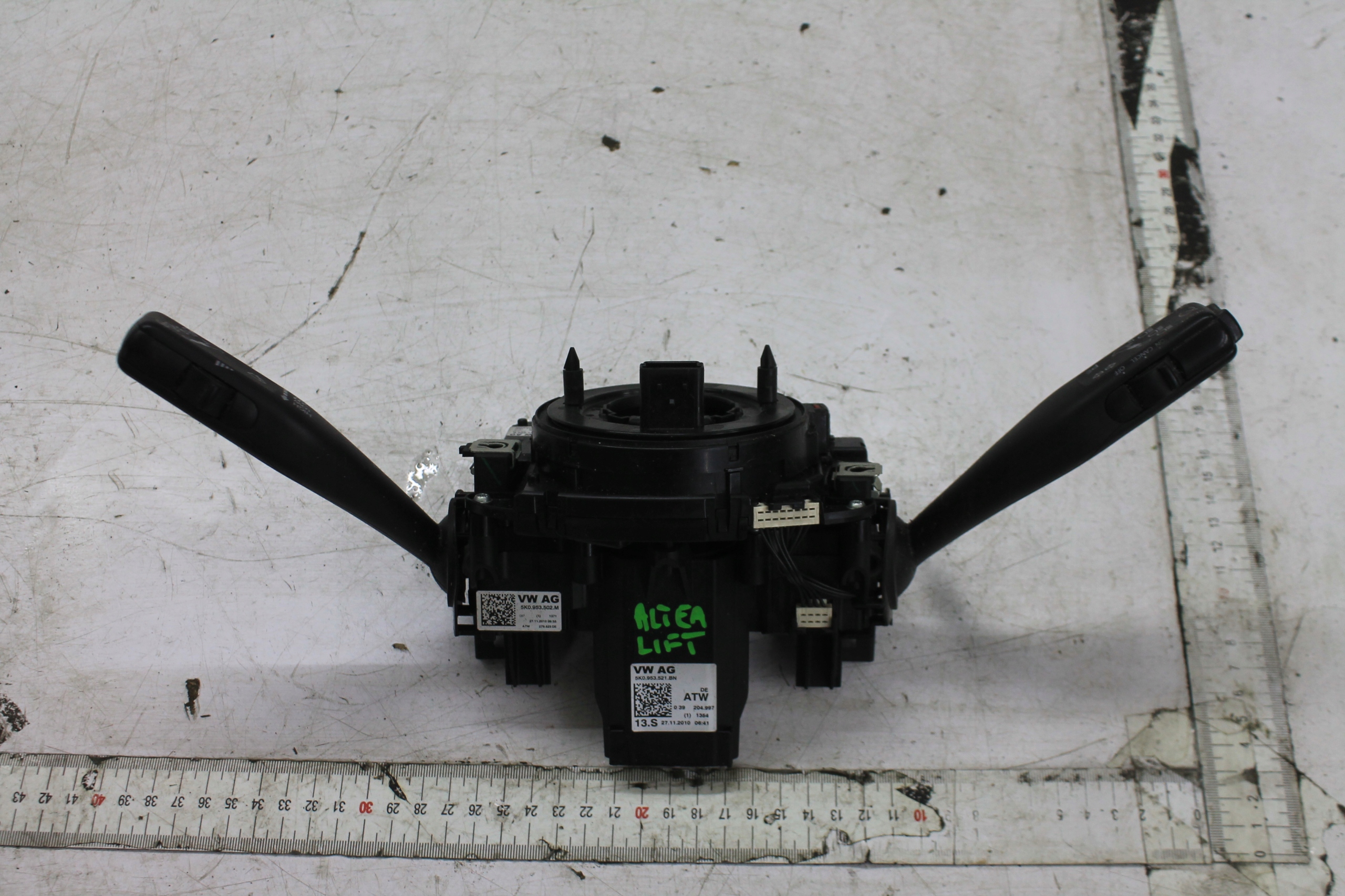 steering wheel levers and controls ring 5K0953521BN ALTEA 09