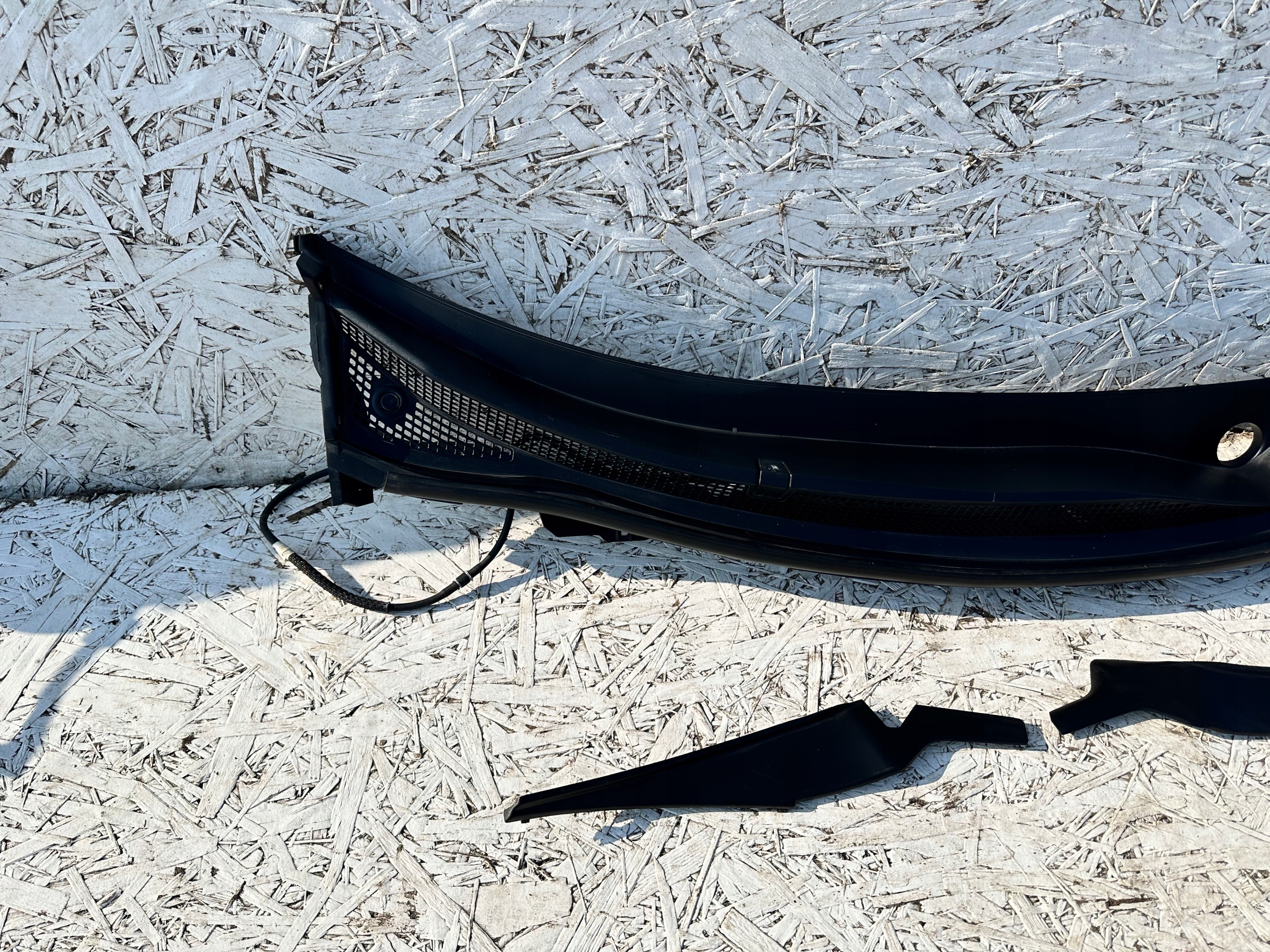 KADJAR PODSZYBIE GÓRNE ZAKOŃCZENIE PRAWE LEWE 668107243R 727608752R Numer katalogowy części 668107243R 727608752R 727616371R