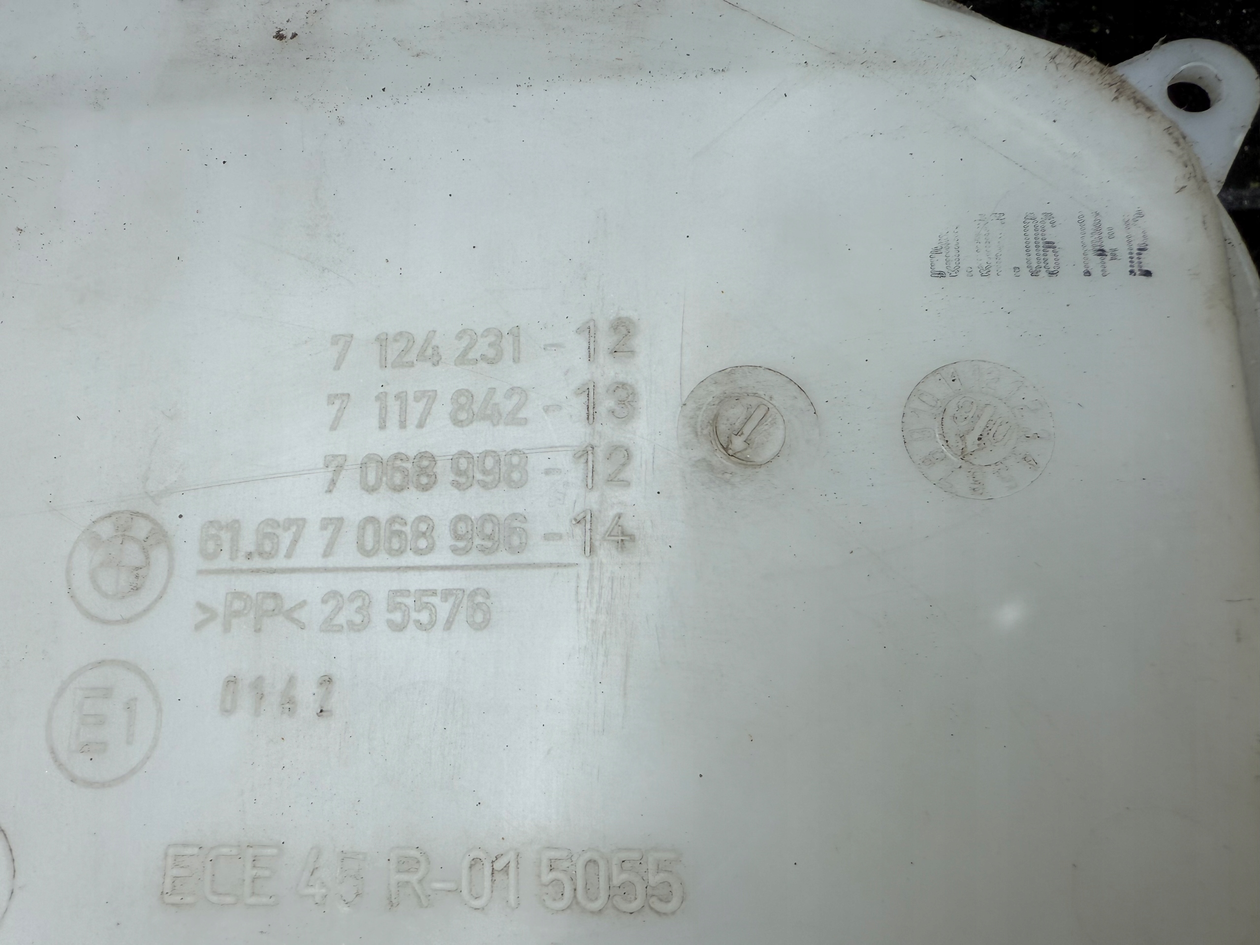 BMW E81 E84 E87 E90 E91 washer fluid tank OE 7068996