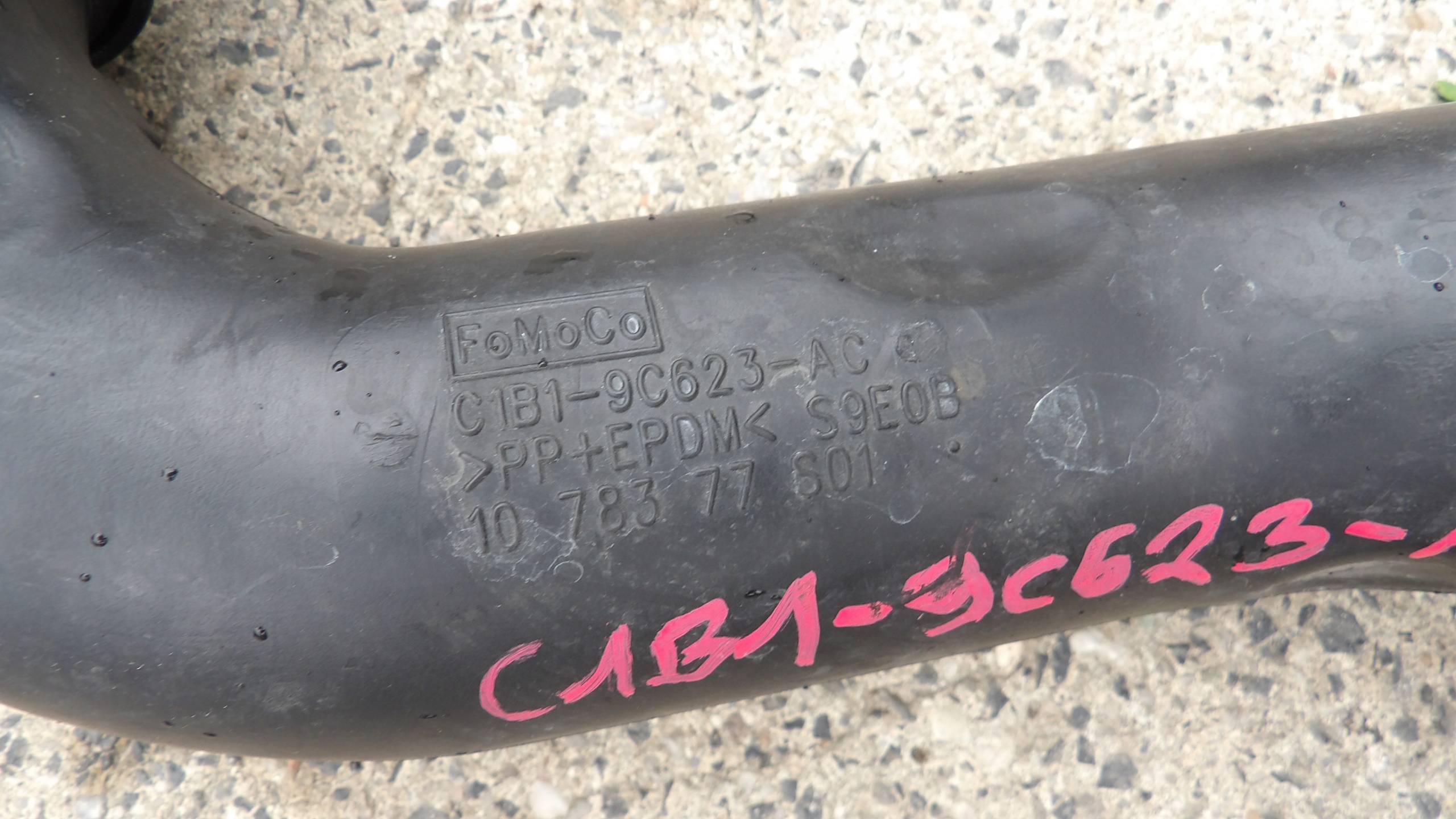 FORD FIESTA MK7 1.0 EB air hose pipe