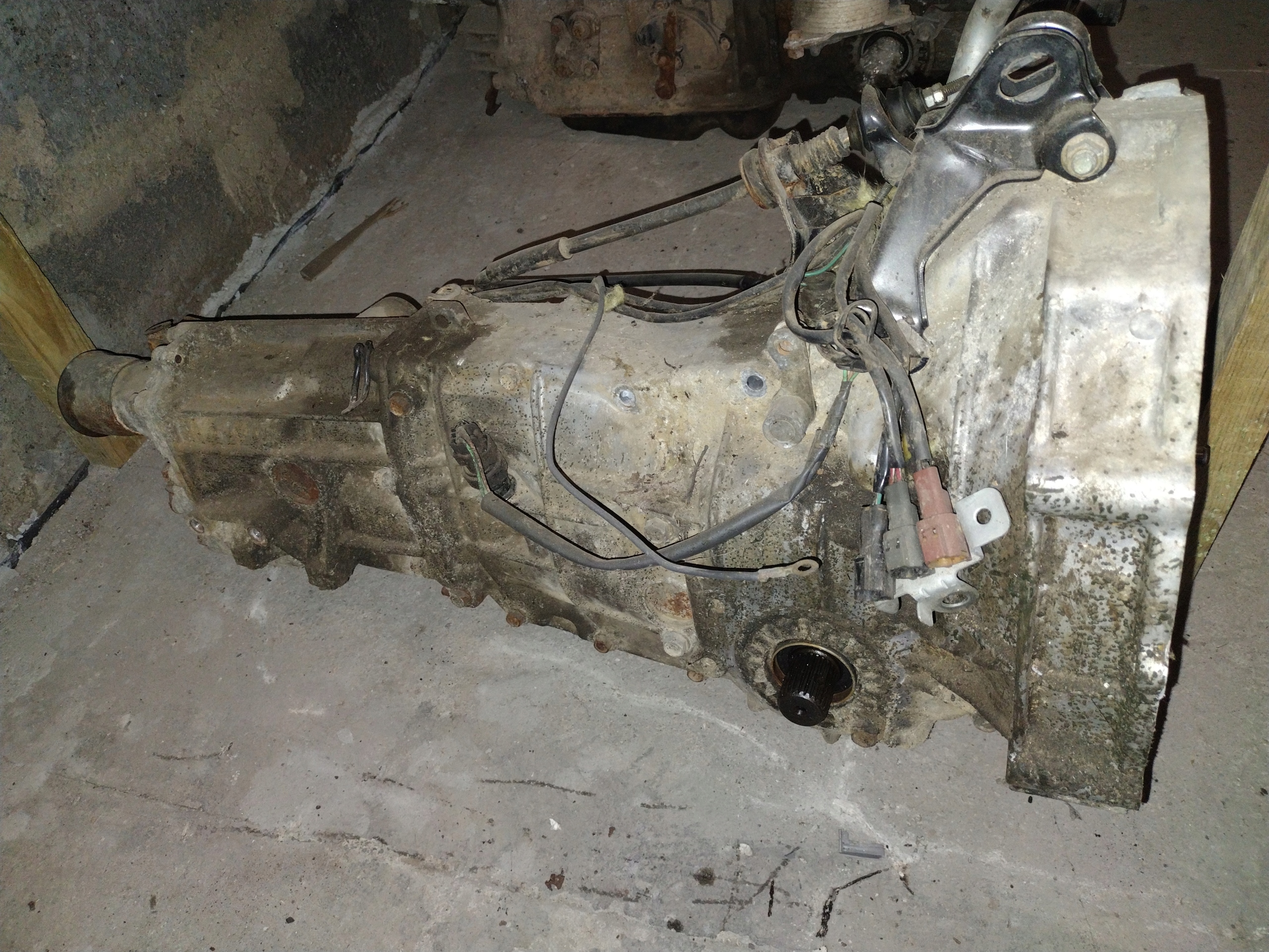 SUBARU FORESTER 97-00 SKRZYNIA BIEGÓW TY754XR1AA Rodzaj skrzyni Manualna