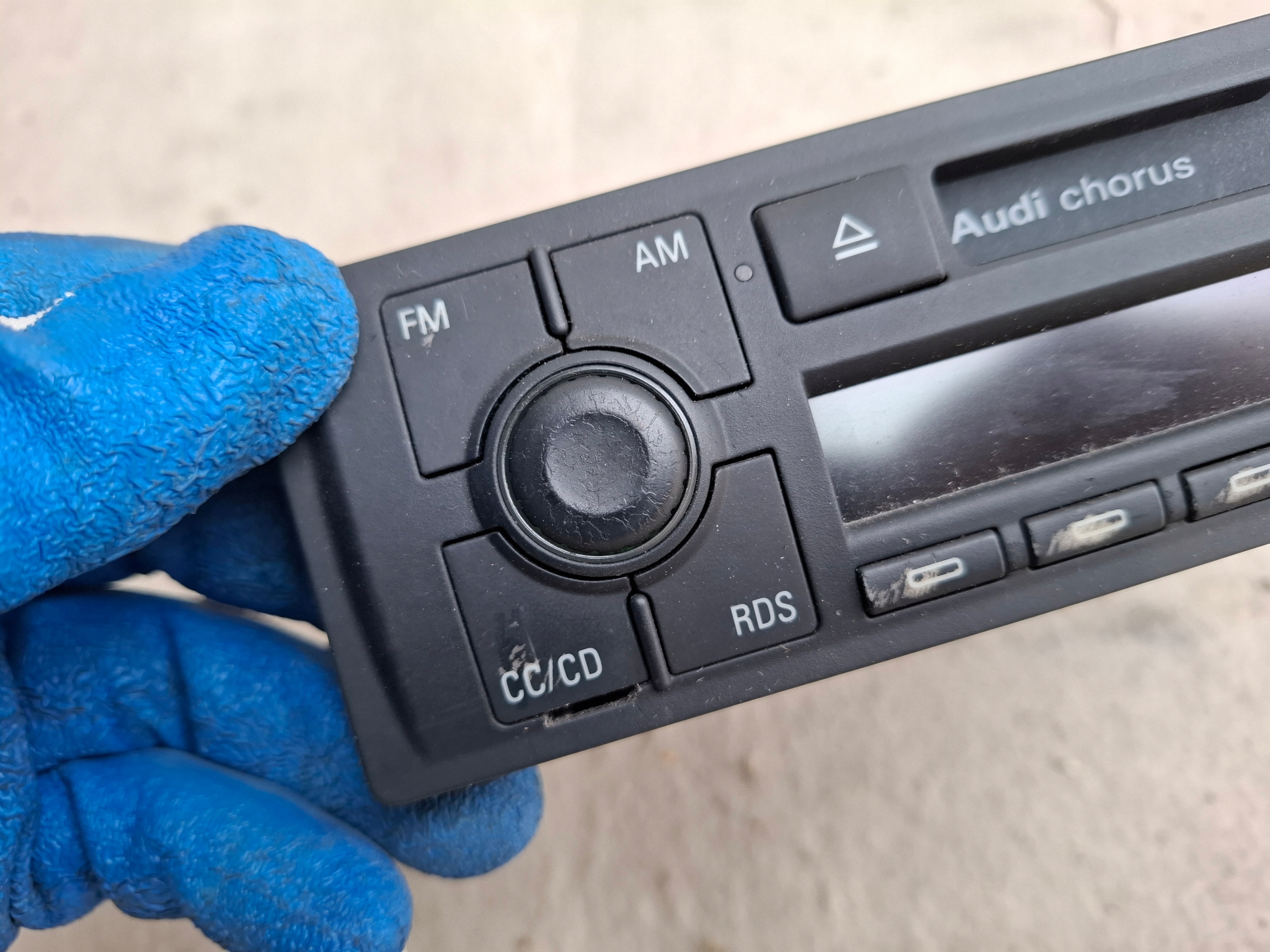 RADIO without navigation devices AUDI TT 8N 4B0035152E CHORUS 2003r