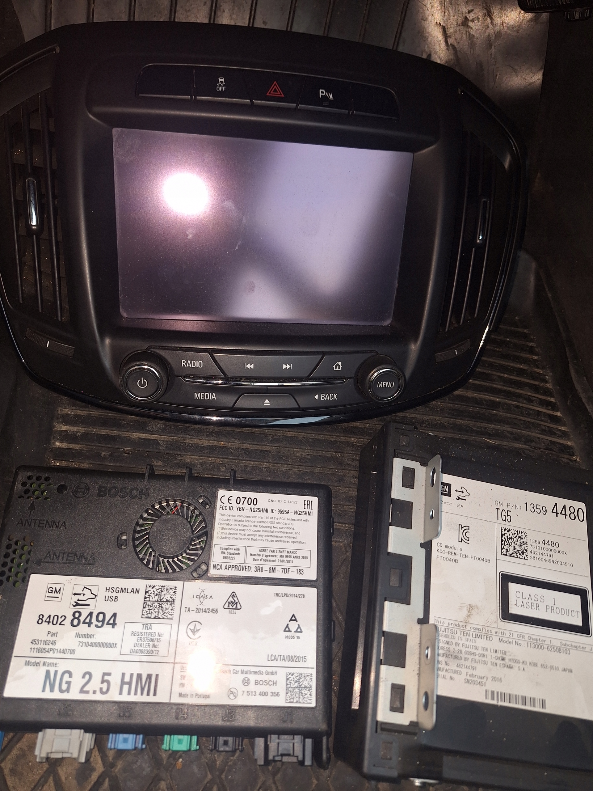 РАДИО HMI 2.5 НАВИГАЦИЯ INSIGNIA A LIFT CAR PLAY