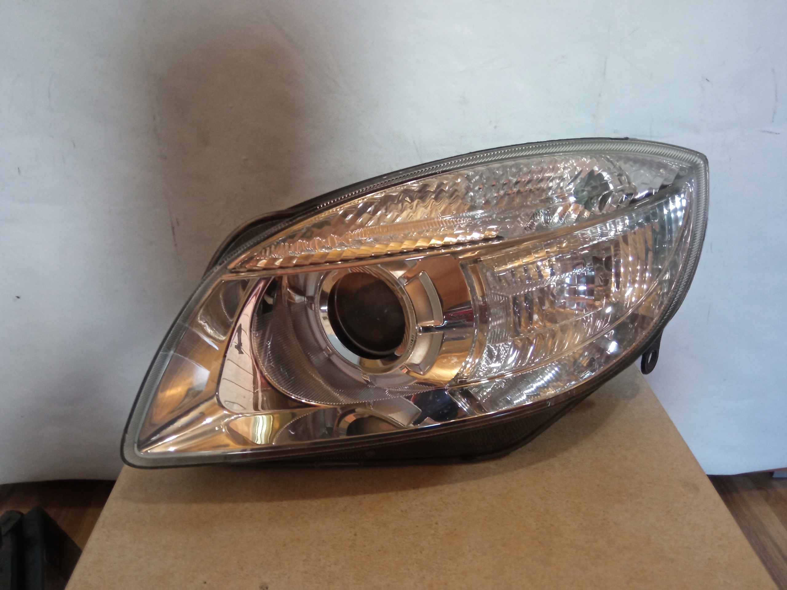 LAMPA PRZÓD SKODA FABIA II