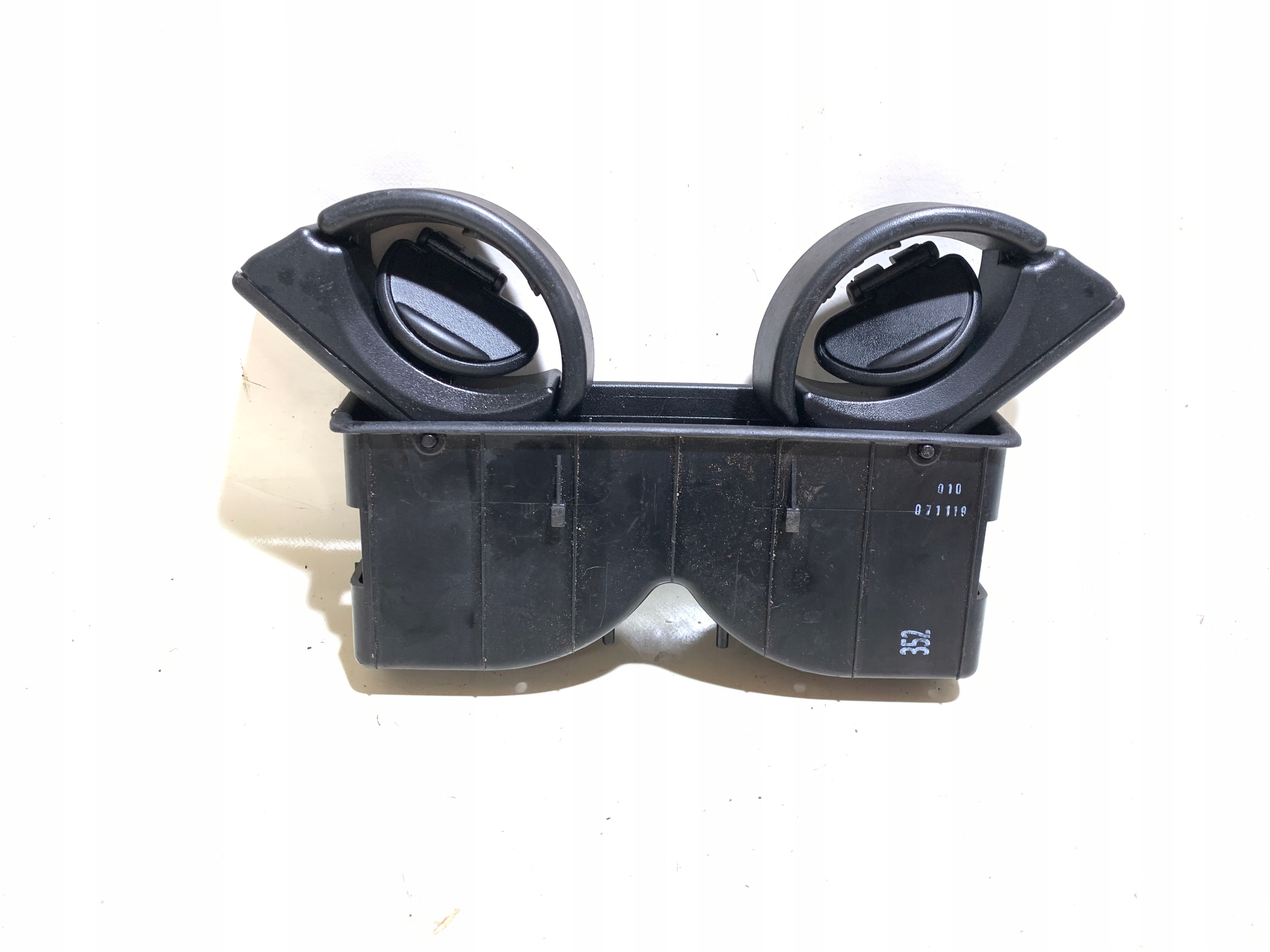 A0998100113 - ПОДСТАКАННИКИ MERCEDES 0998100113