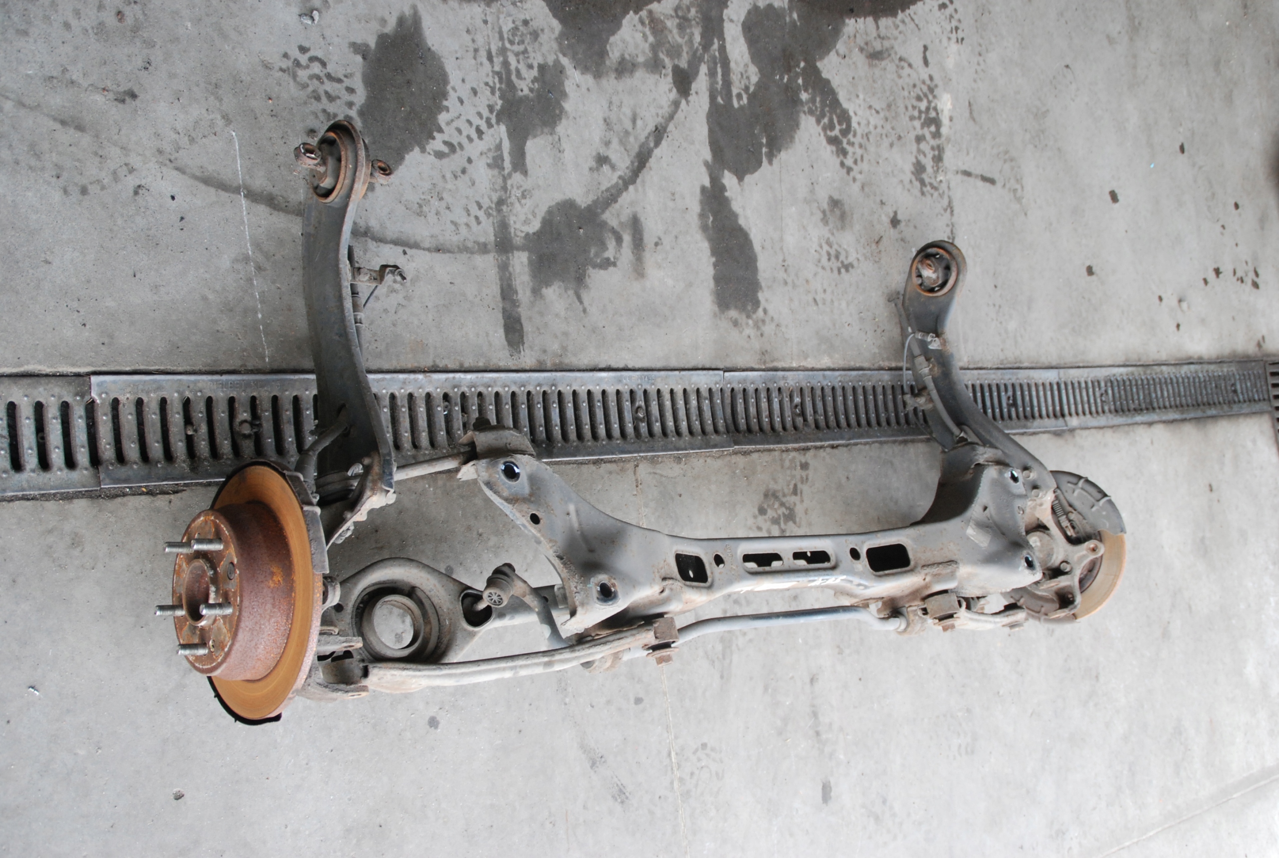 BELKA ZAWIESZENIA TYŁ SANKI Hyundai ix35 I (2009- )