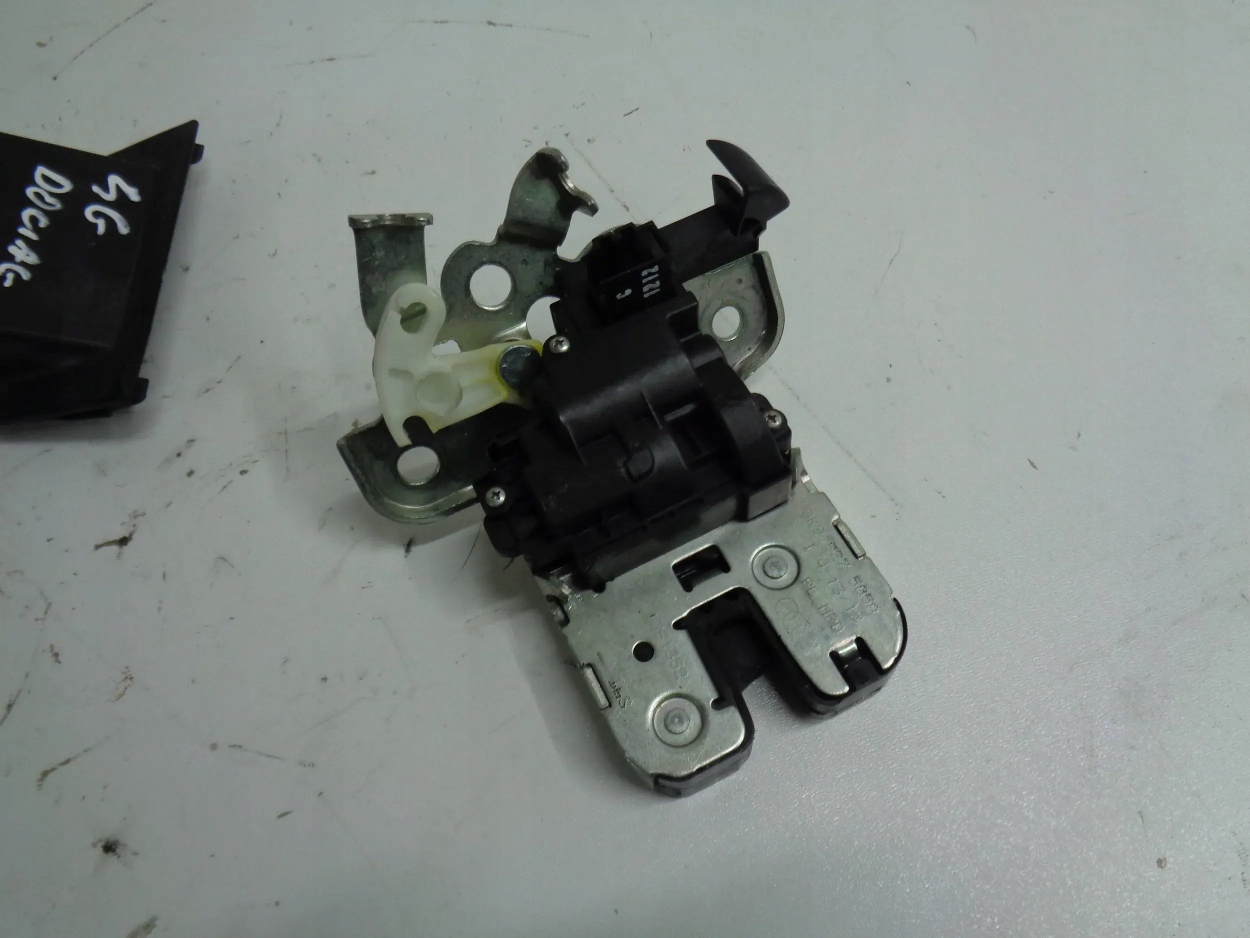 AUDI A6 C7 4G A7 lock bonnet rear part