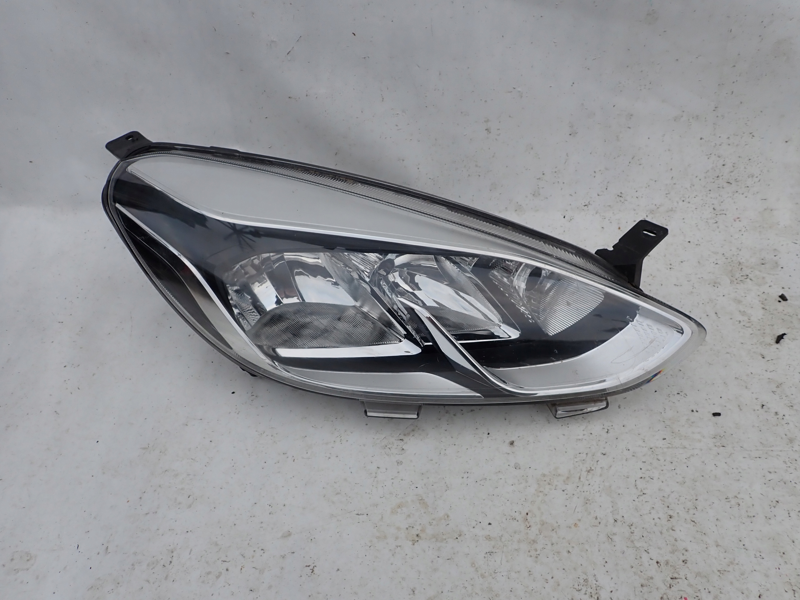 FORD FIESTA MK8 VII 16- light right front