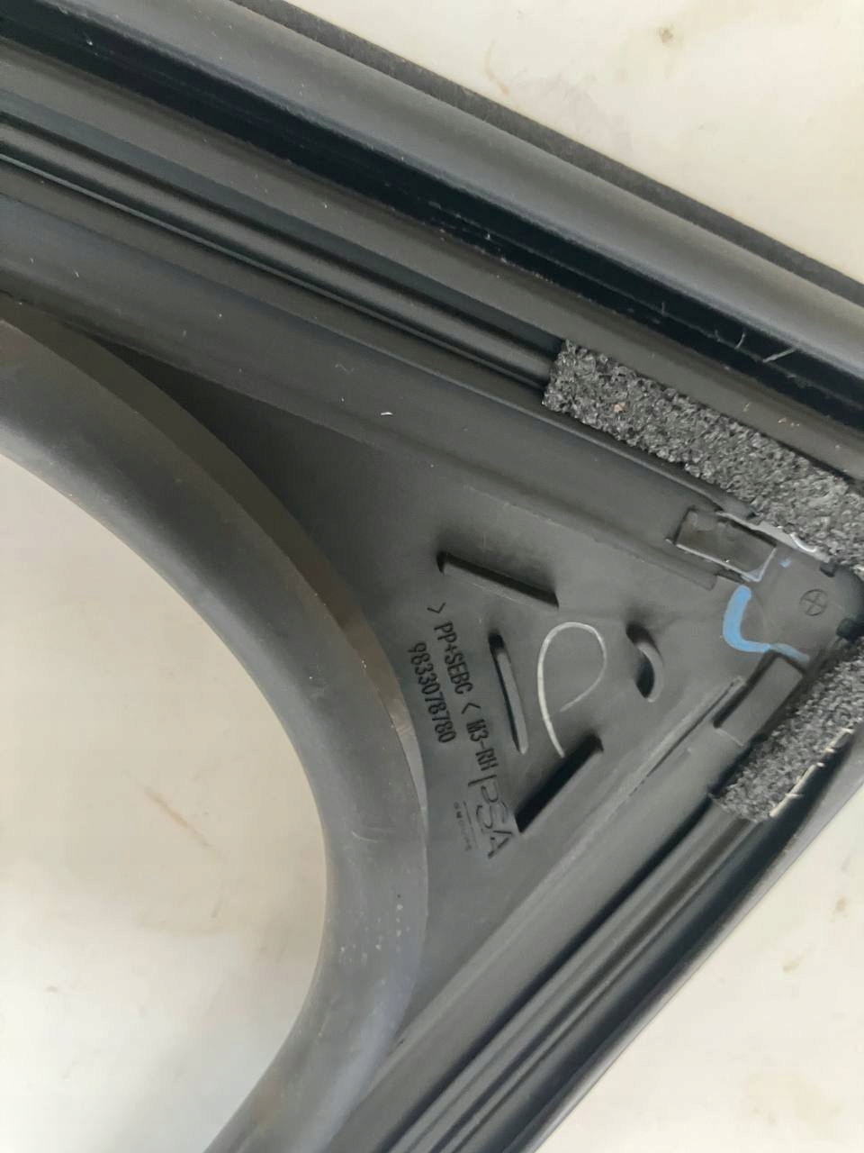 frame gasket upper door right front CITROEN C4 III 9833078780