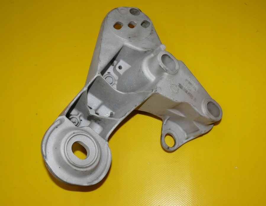 bracket MCOWANIE engine mount right right front AUDI S6 A6 C5 4.2 V8