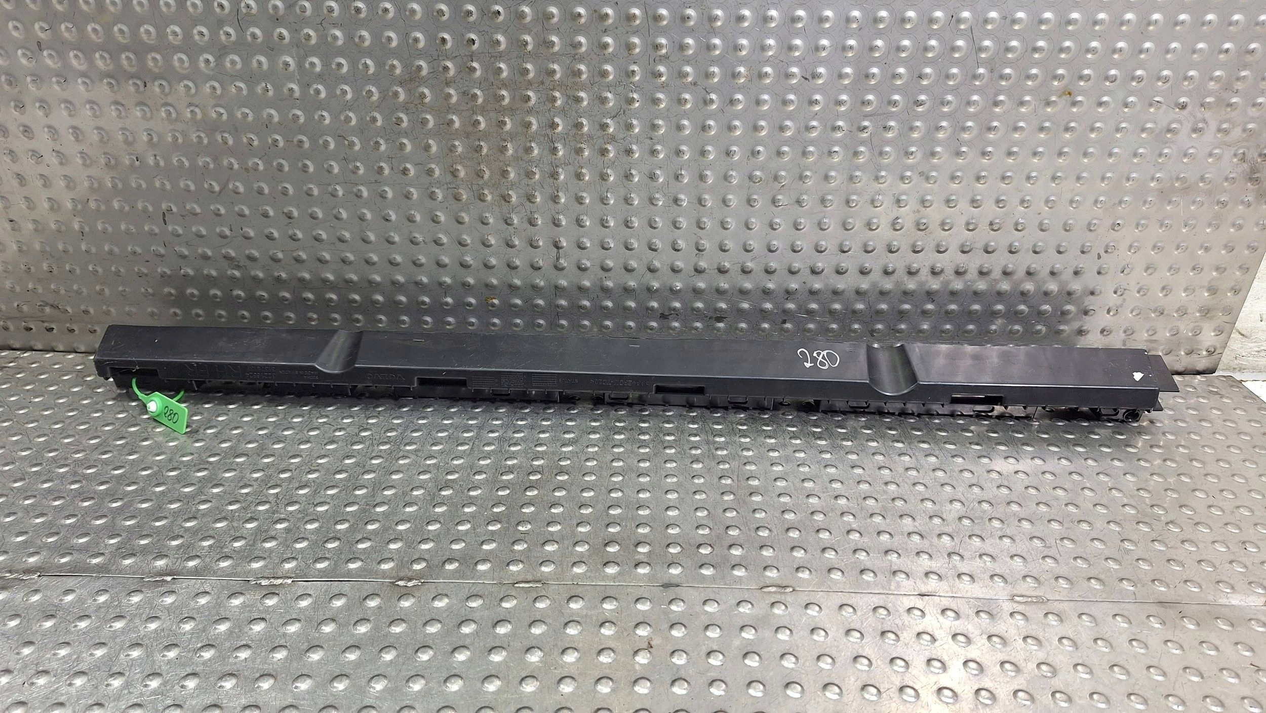 support holder mouldings PROGOWEJ right front 32216524 VOLVO XC90 II
