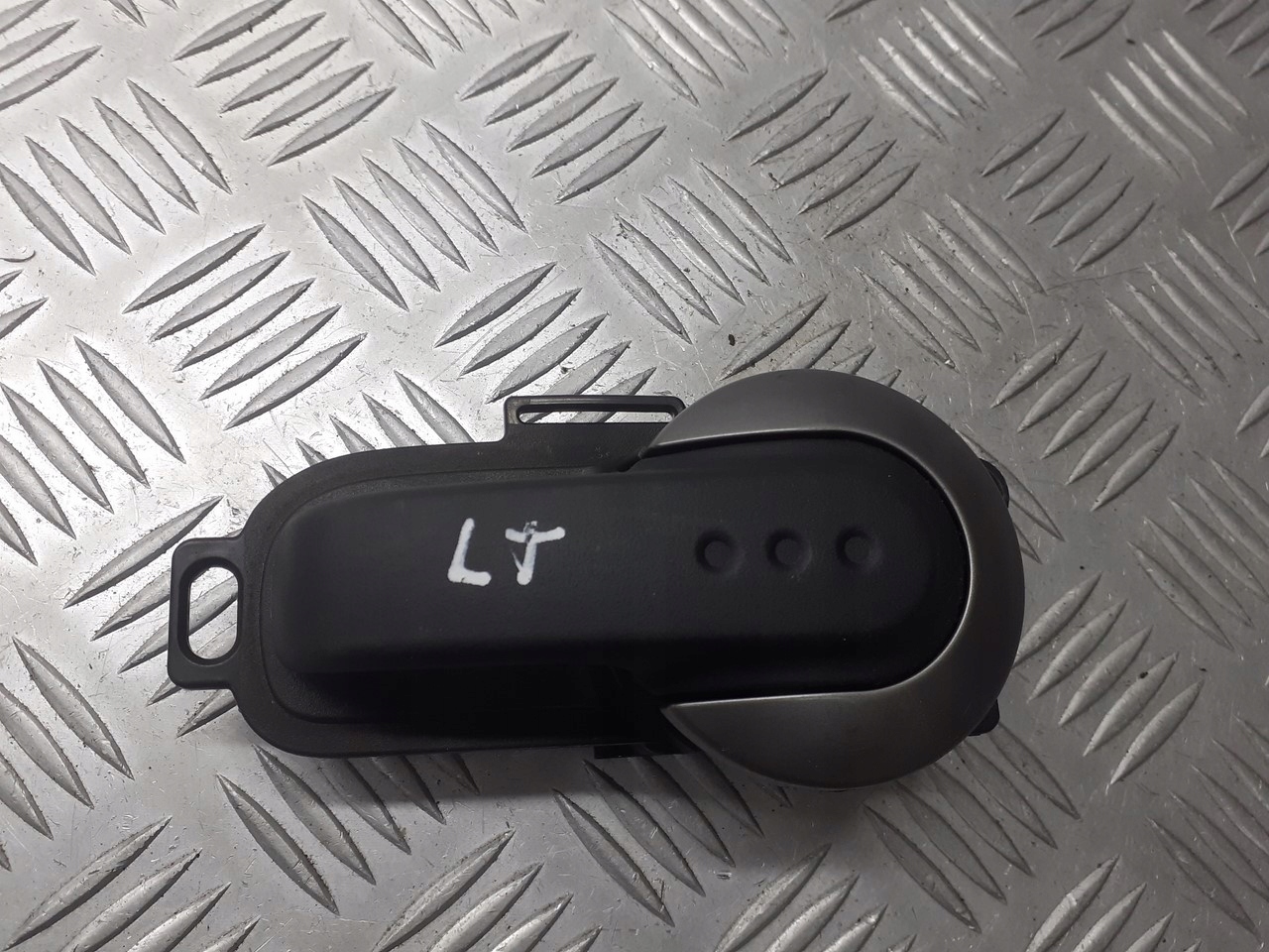 ручка двери левая внутренняя nissan NOTE 1.4 5010800006
