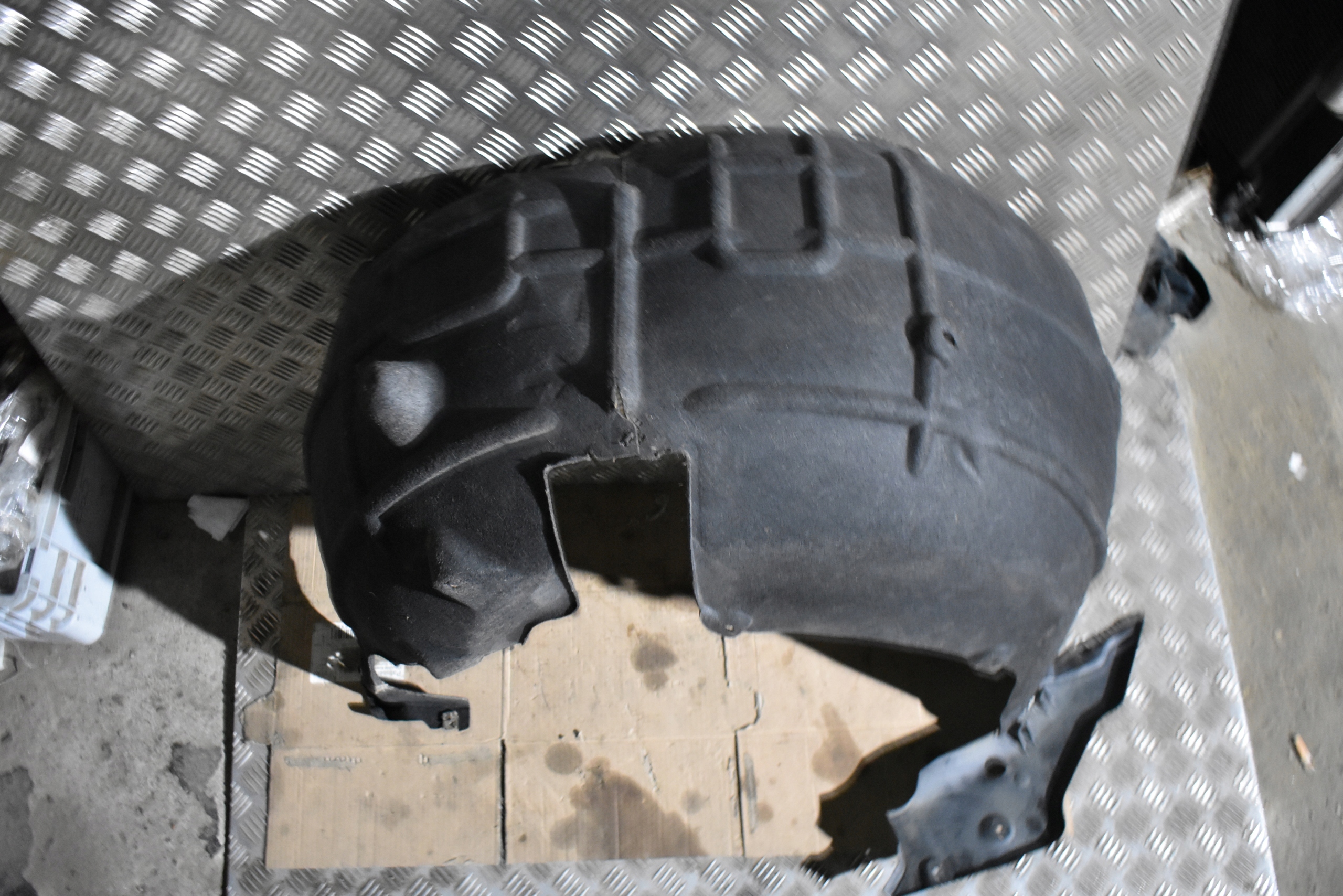 IDEALNE mudguard rear. left PORSCHE TAYCAN 1