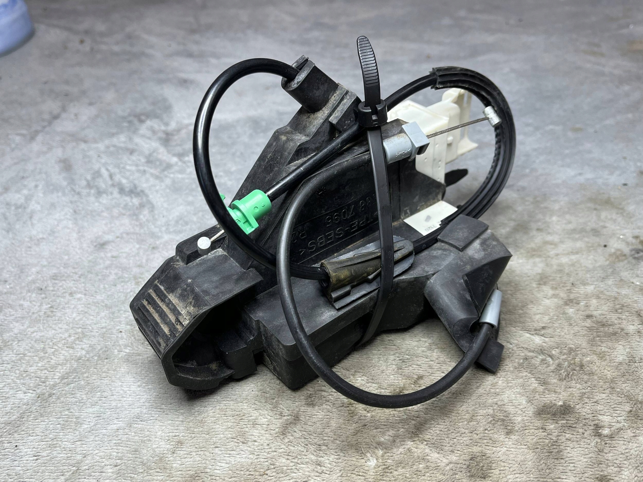 lock right front Citroen C4 9136ES 9683415980 !J