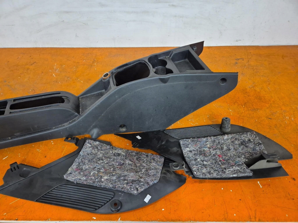 FIAT LINEA 06-12 тунель середина