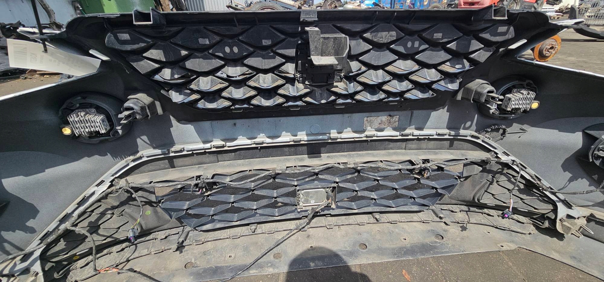 bumper front LB9A SEAT ARONA 6F9