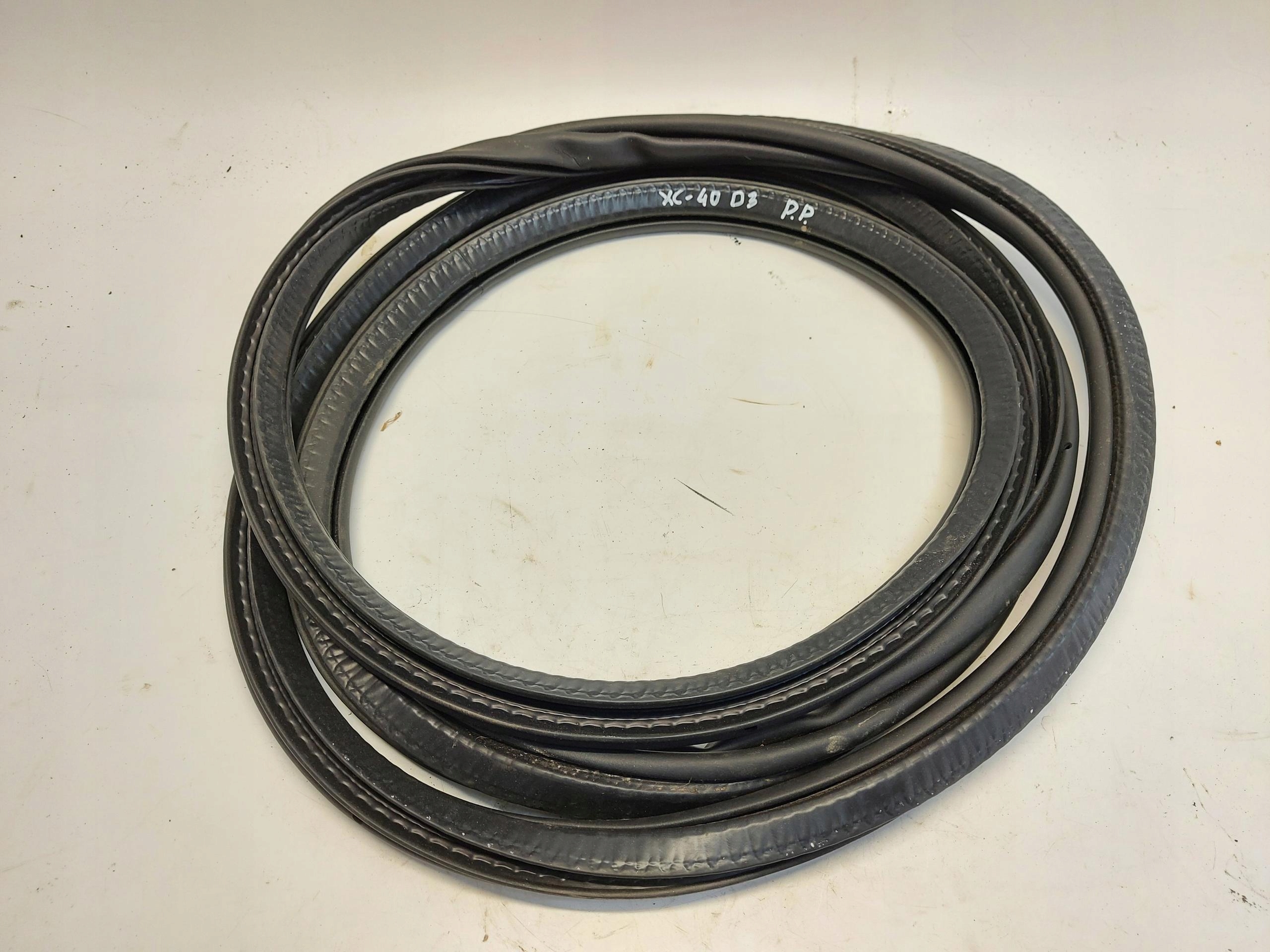 VOLVO XC40 D3 gasket door front right