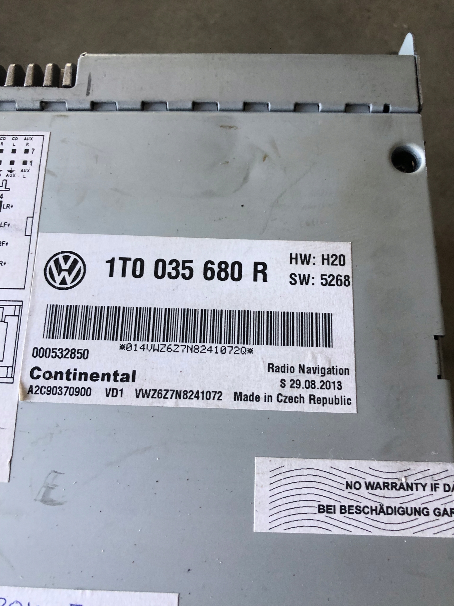 vw PASSAT B7 радио 1T0035680R......