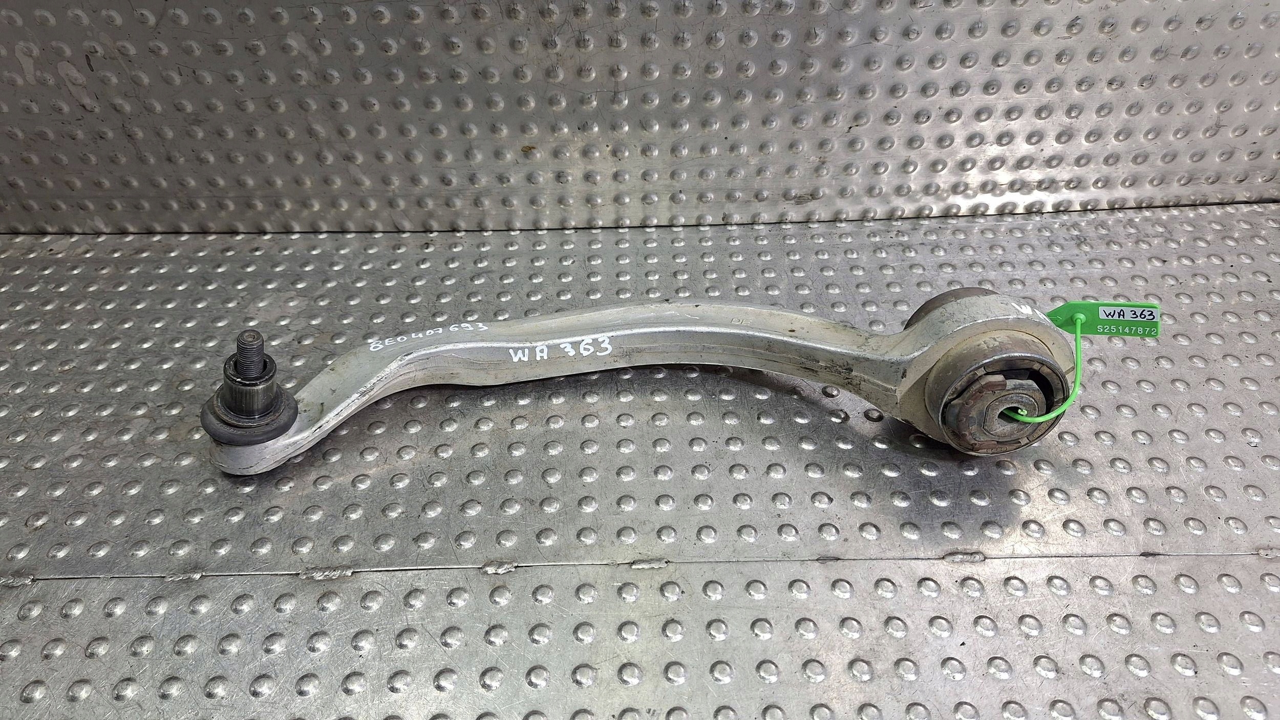 arm left front lower BANAN AUDI A4 B5 A6 C5 A8 D2 PASSAT B5 SUPERB and