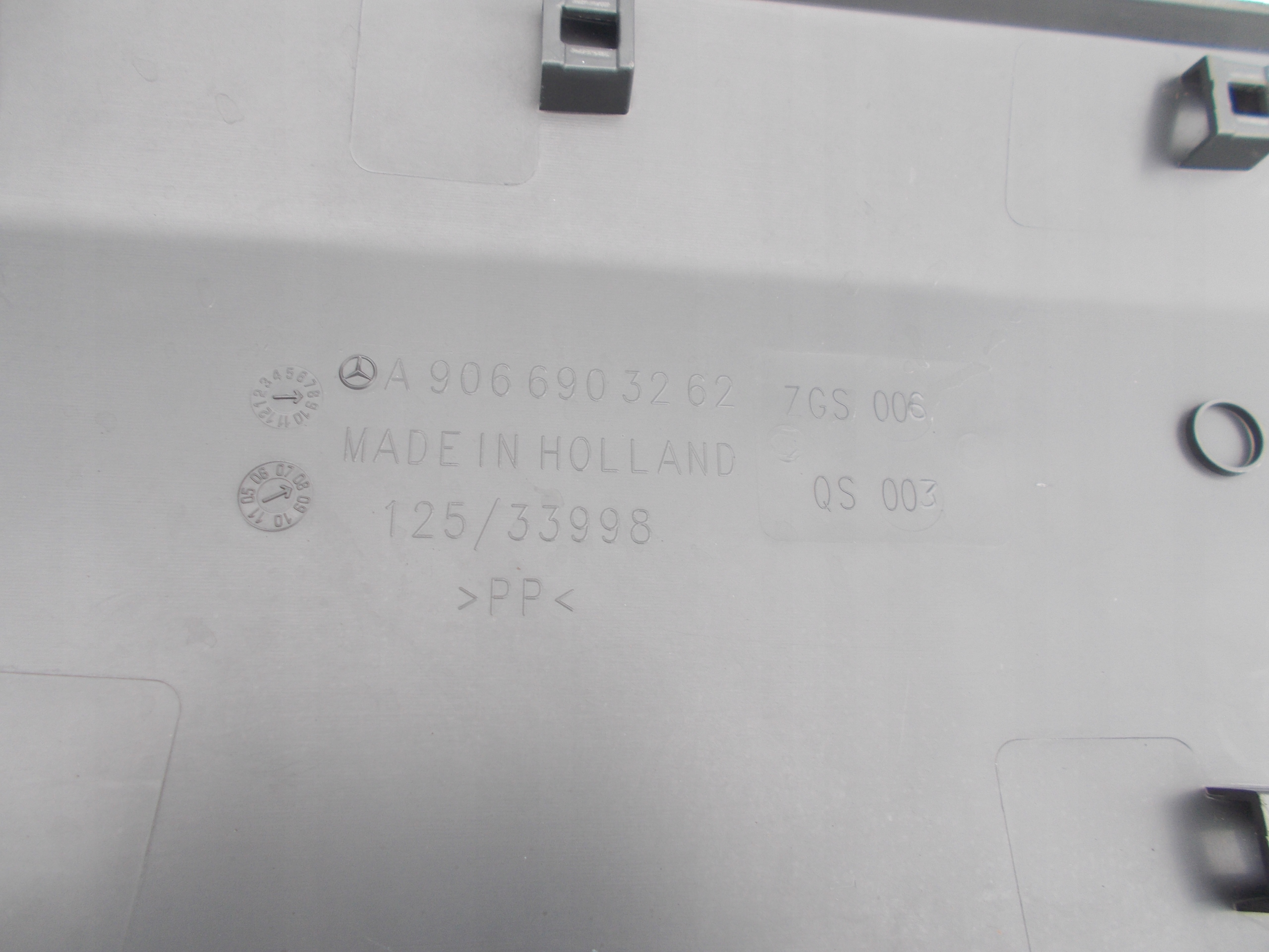 Mercedes Sprinter 906 VW Crafter listwya plastics side bodywork rear part L R