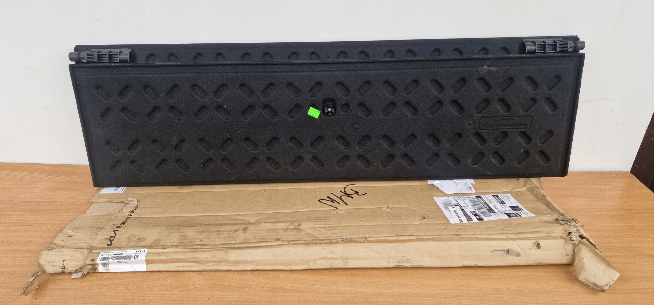 87712-H8400 - KIA STONIC БАГАЖНИК КОВРИК ПОЛКА КРЫШКА ОТДЕЛКА