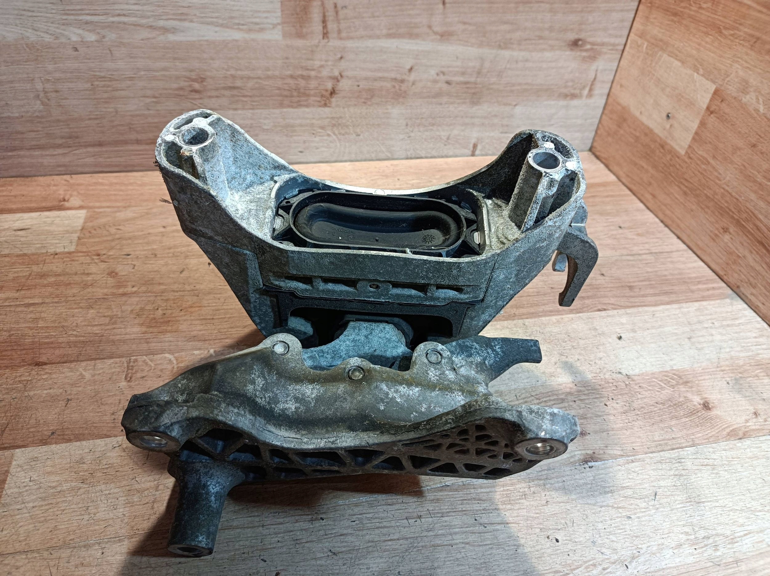 engine mount Opel Astra J 13347455