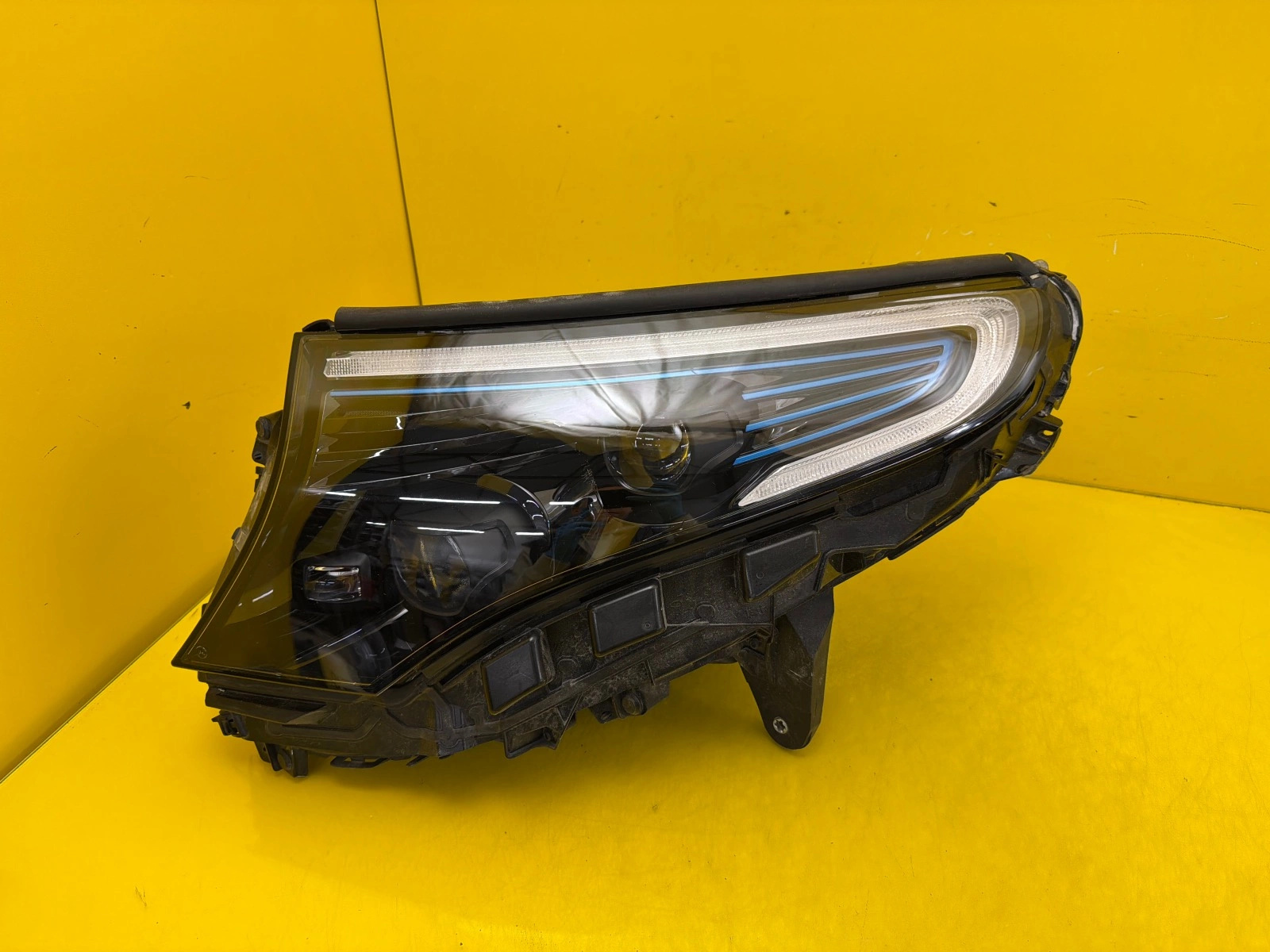 light left Mercedes EQC W293 293 Full Led A2939060101