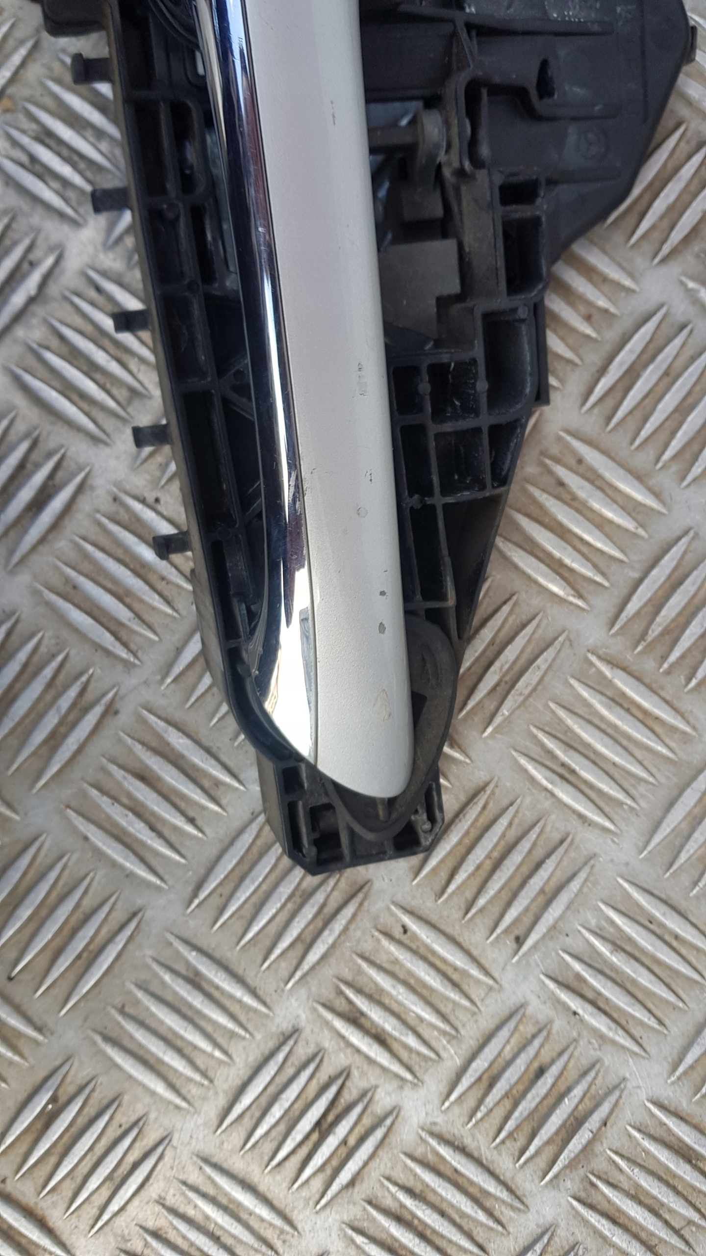 MERCEDES W169 handle exterior left front lock cylinder