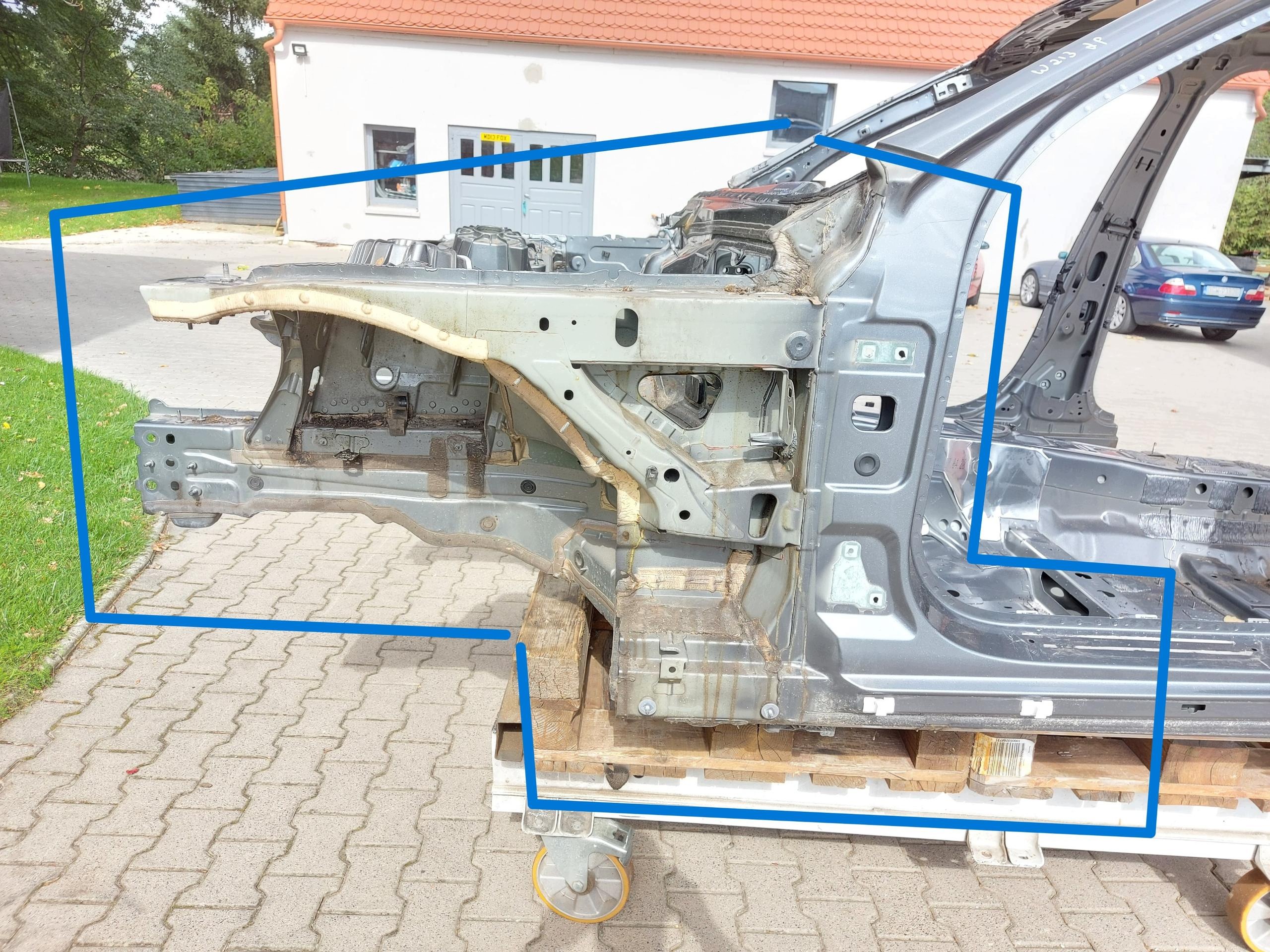 MERCEDES W213 E300de Kombi quarter front left 992