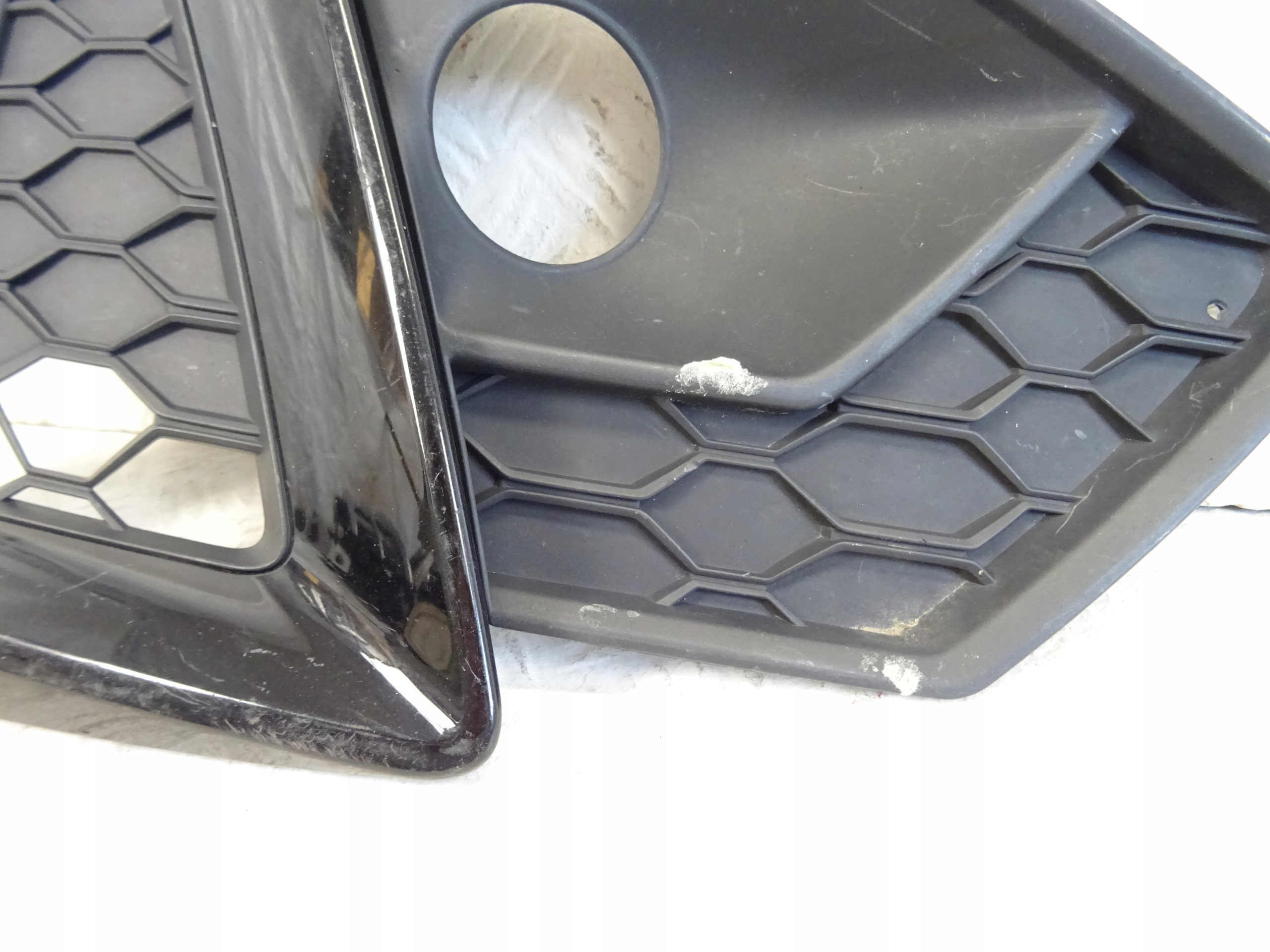 grid of a bumper front front left AUDI A4 B9 S-LINE LIFT 8W0807681AM