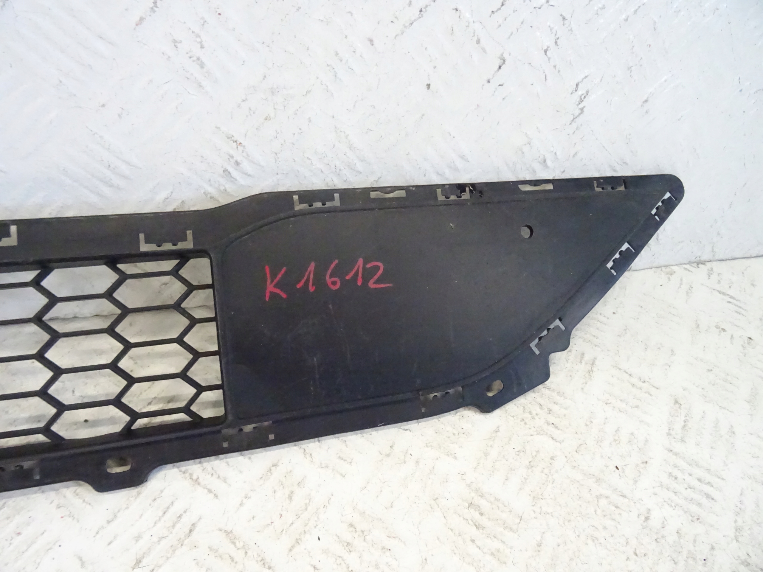 grid of a bumper front front central HYUNDAI TUCSON III 86561-D7200