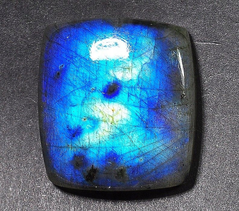 Labradorit kabošon cushion 26x23,5 mm