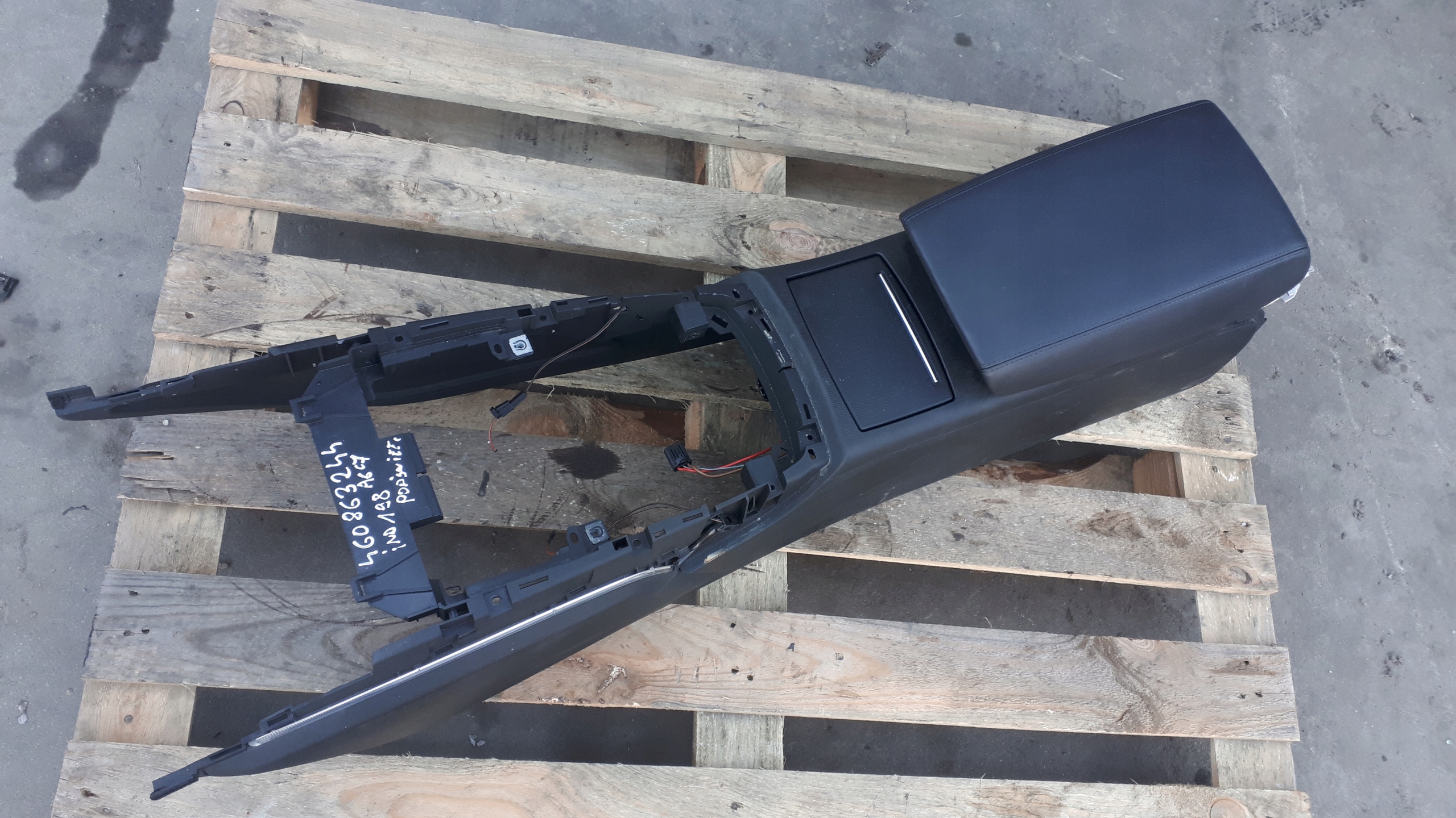 A6 C7 4G TUNEL central PODSWIETLANY armrest