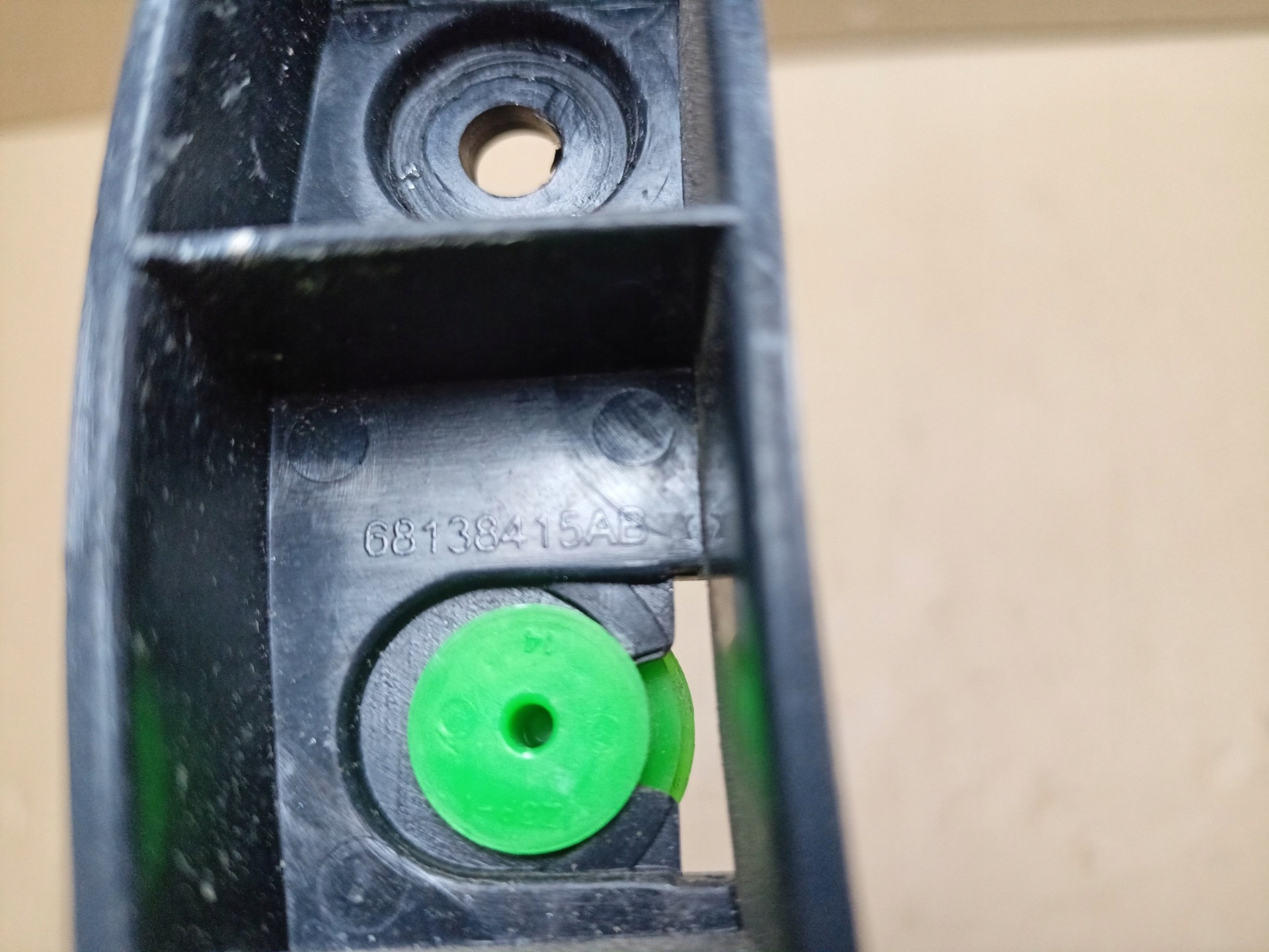 support holder zderzdaka rear part left side Jeep Cherokee 5 2014 68138415AB