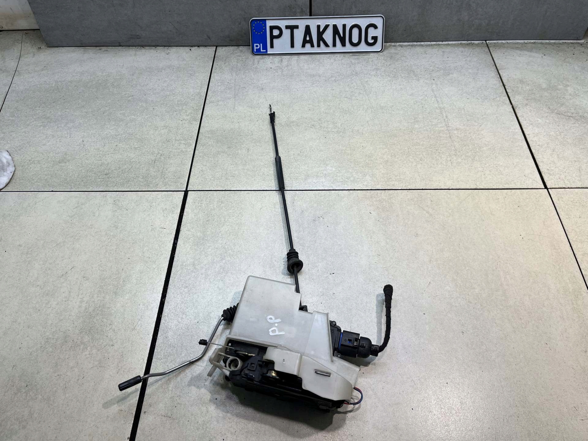 lock door right front 8PIN VW POLO IV 1.2 12V